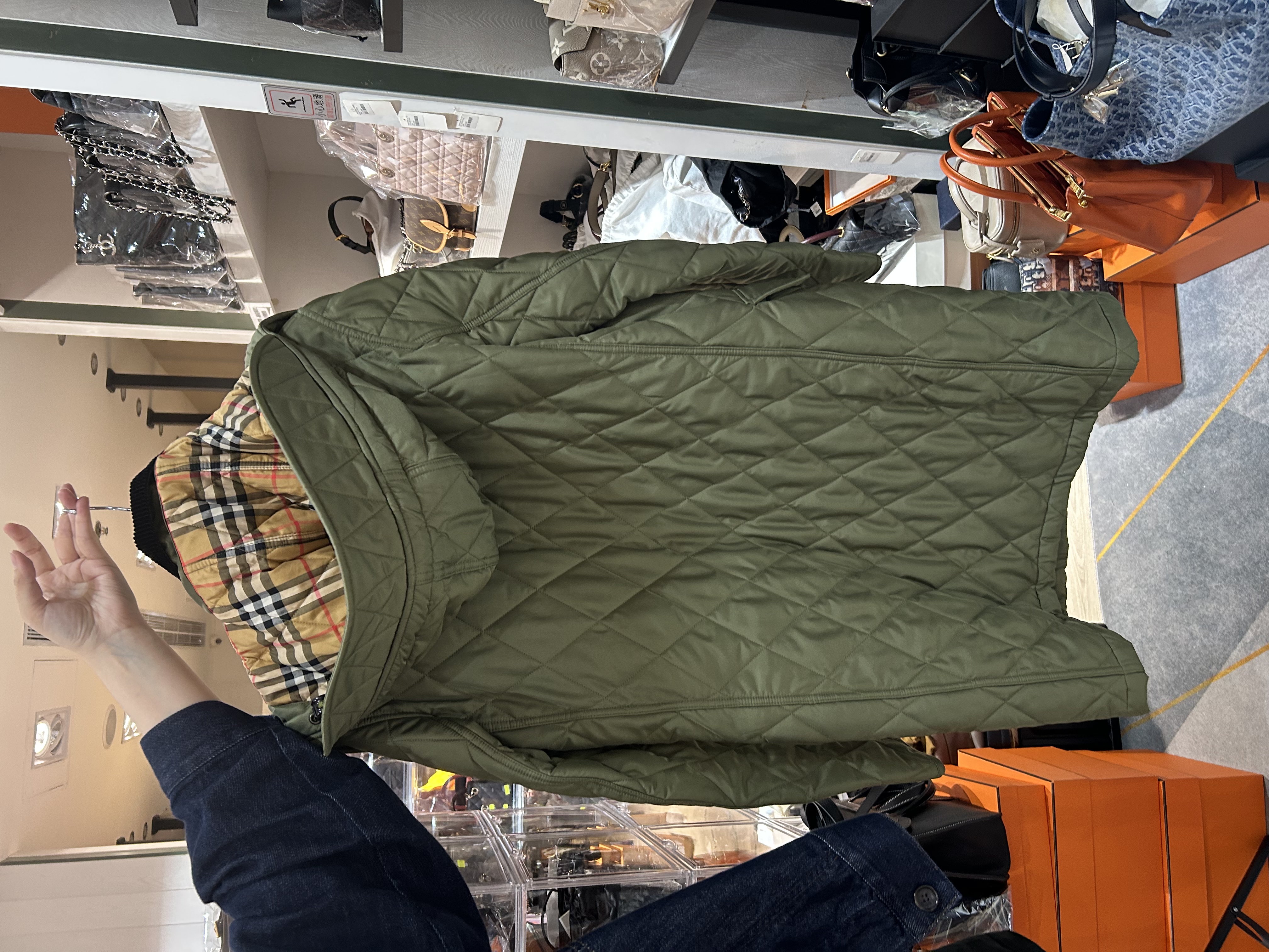 全新 Burberry 軍綠色外套Hooded Outer Size: S 100%Authentic, Brand New 全新
