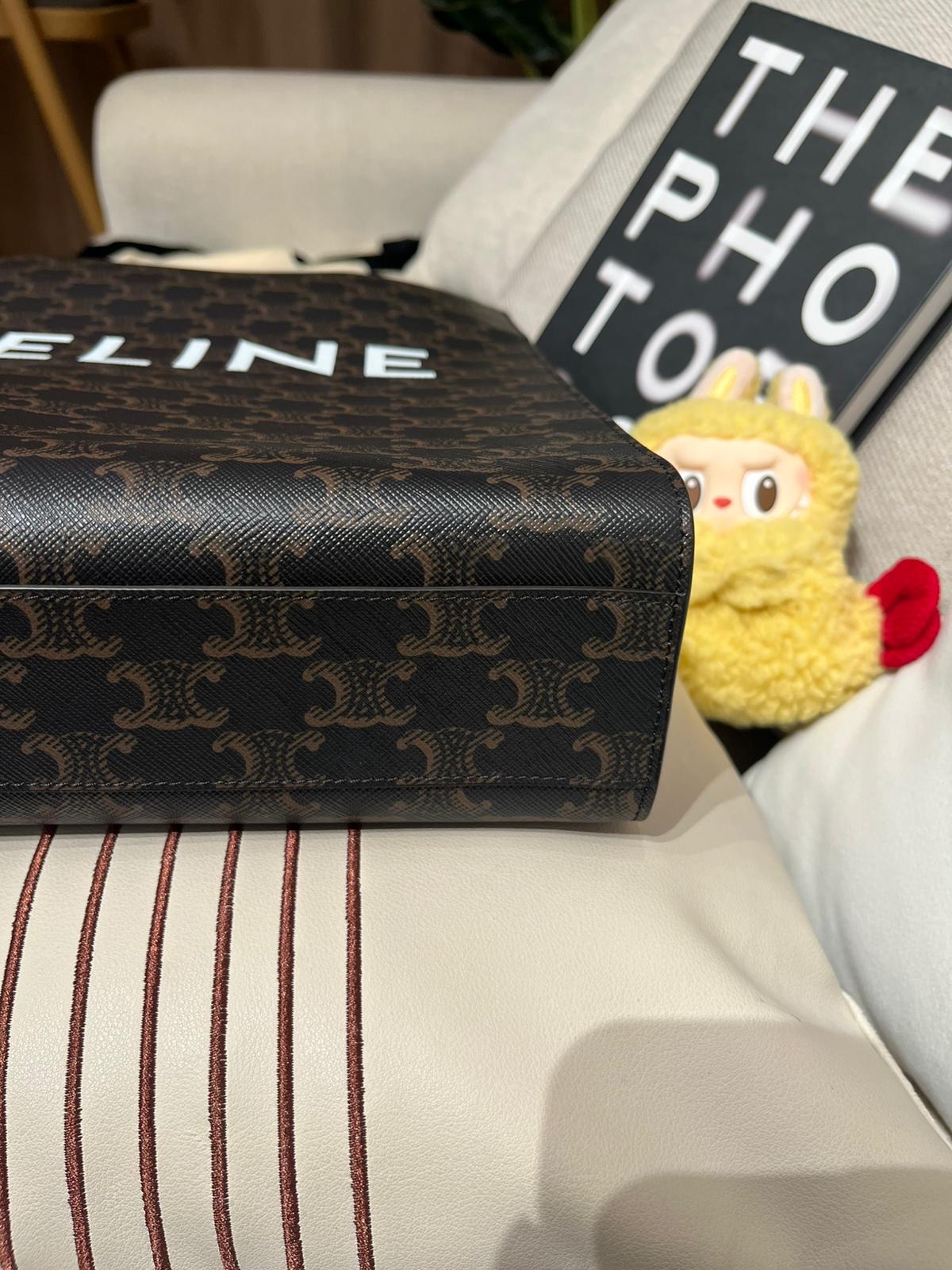 Celine vertical cabas small tote in triomphe  100%Authentic ,98%new✅塵袋 