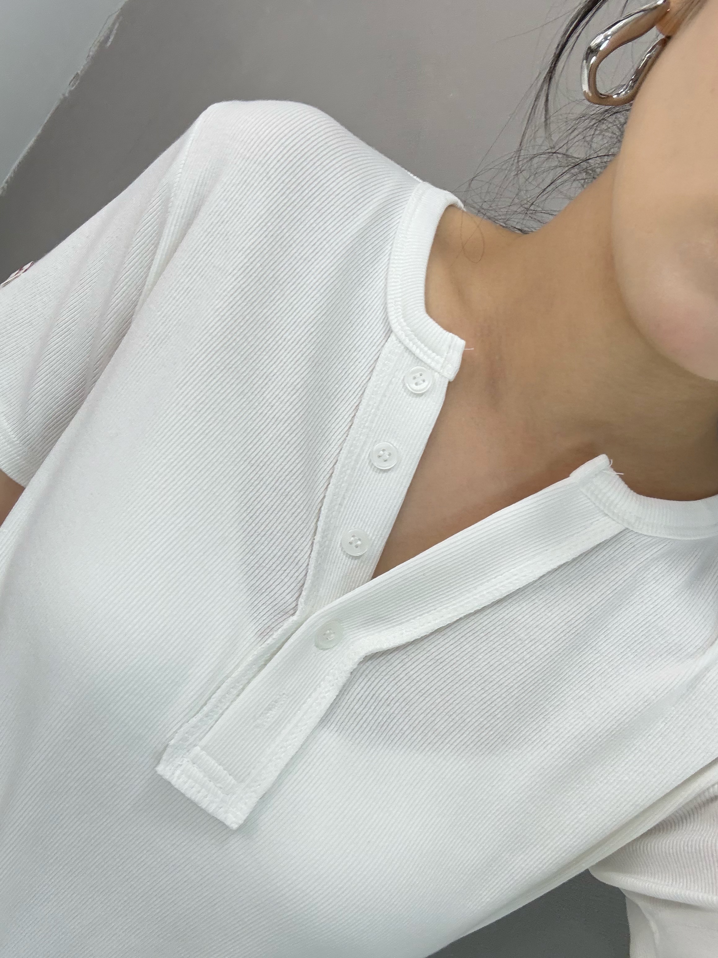 Z62 扣鈕暗紋Tee