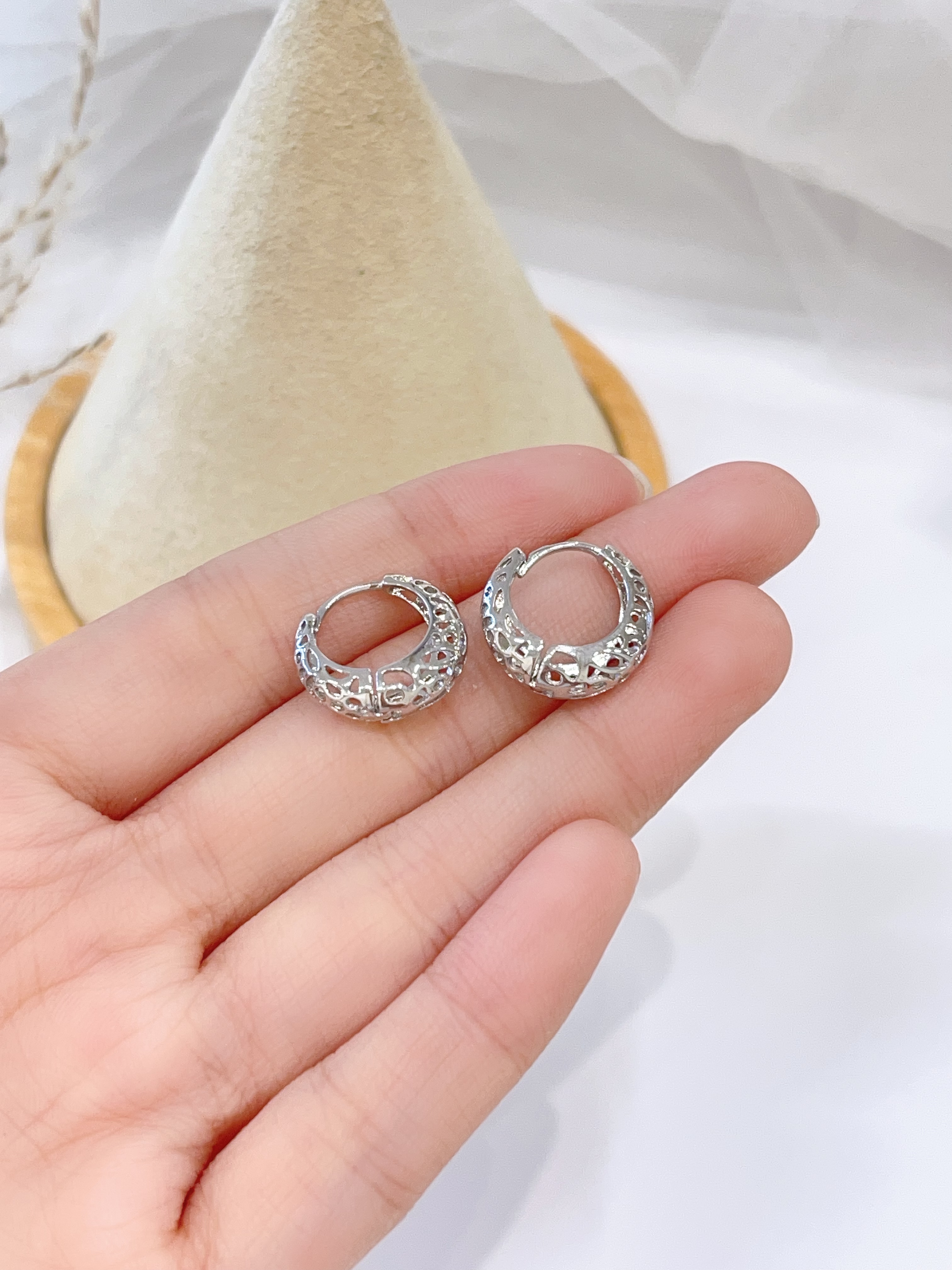 流纹镂空耳环⭐