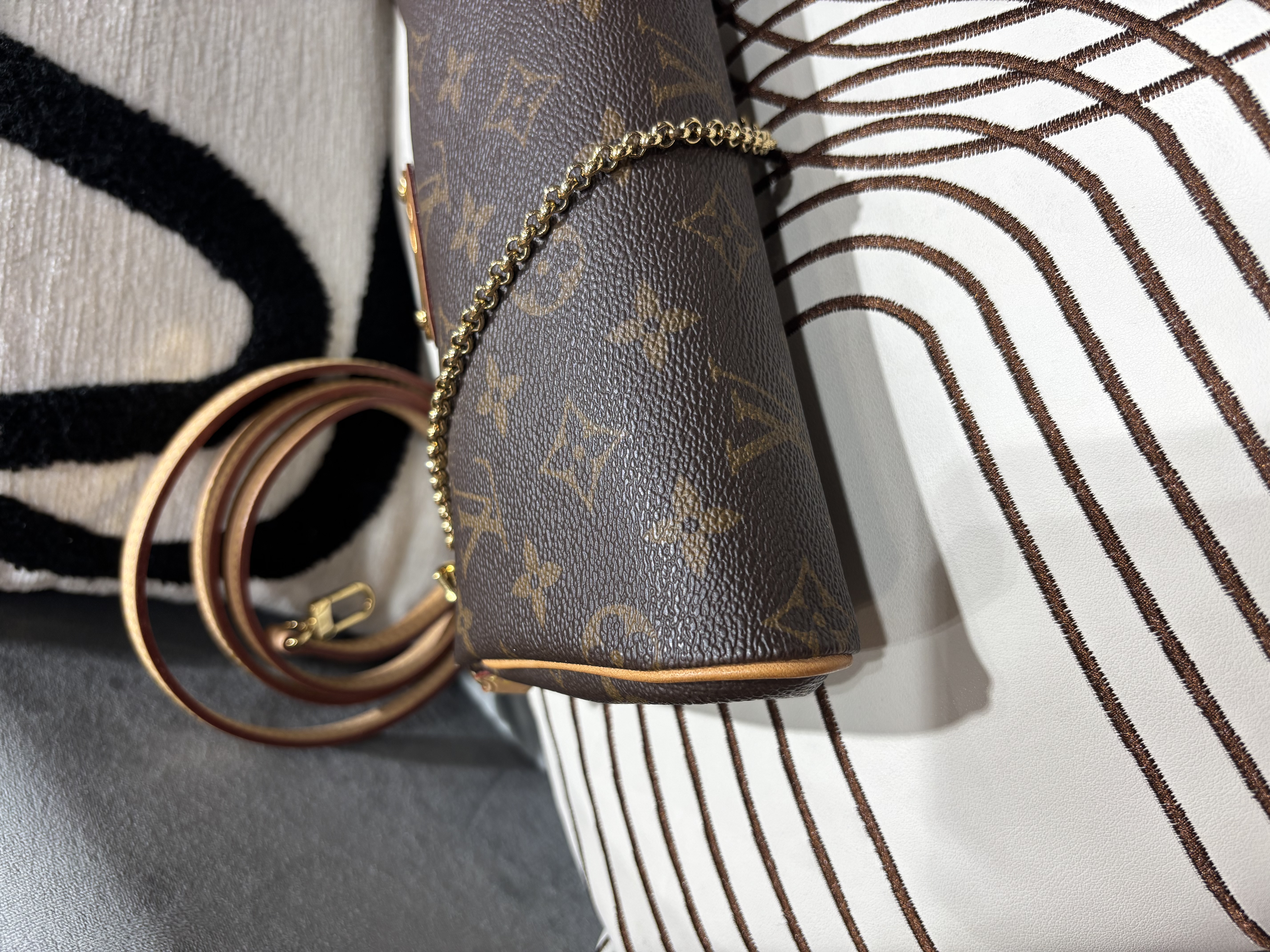Lv Eva 2 way bag monogram Louis Vuitton M95567 100%Authentic, 98%New ✅Strap ✅Dust bag