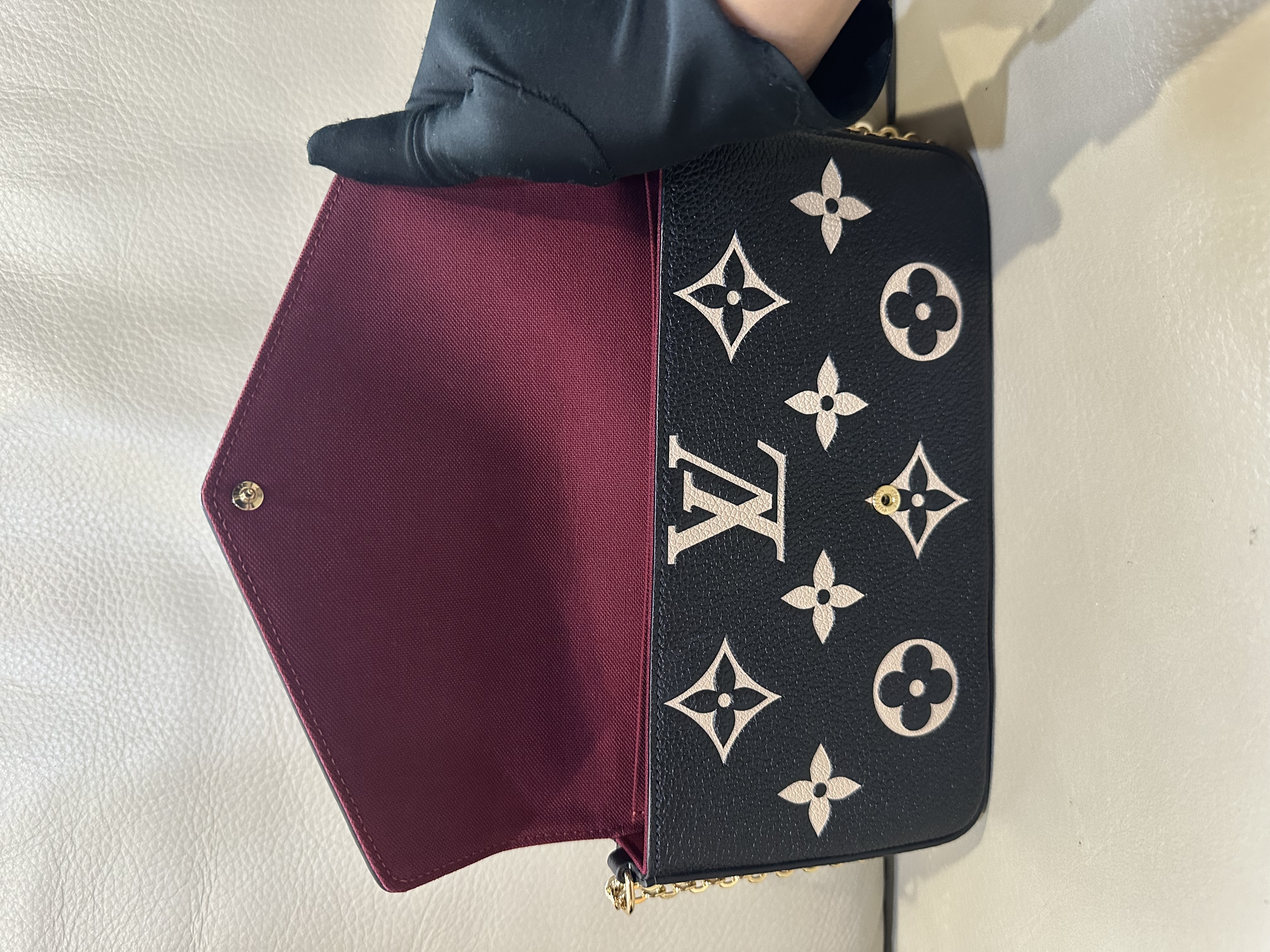 Pre-owned LV Félicie Pochette in bicolor Monogram Empreinte leather / Product Code: 26040508