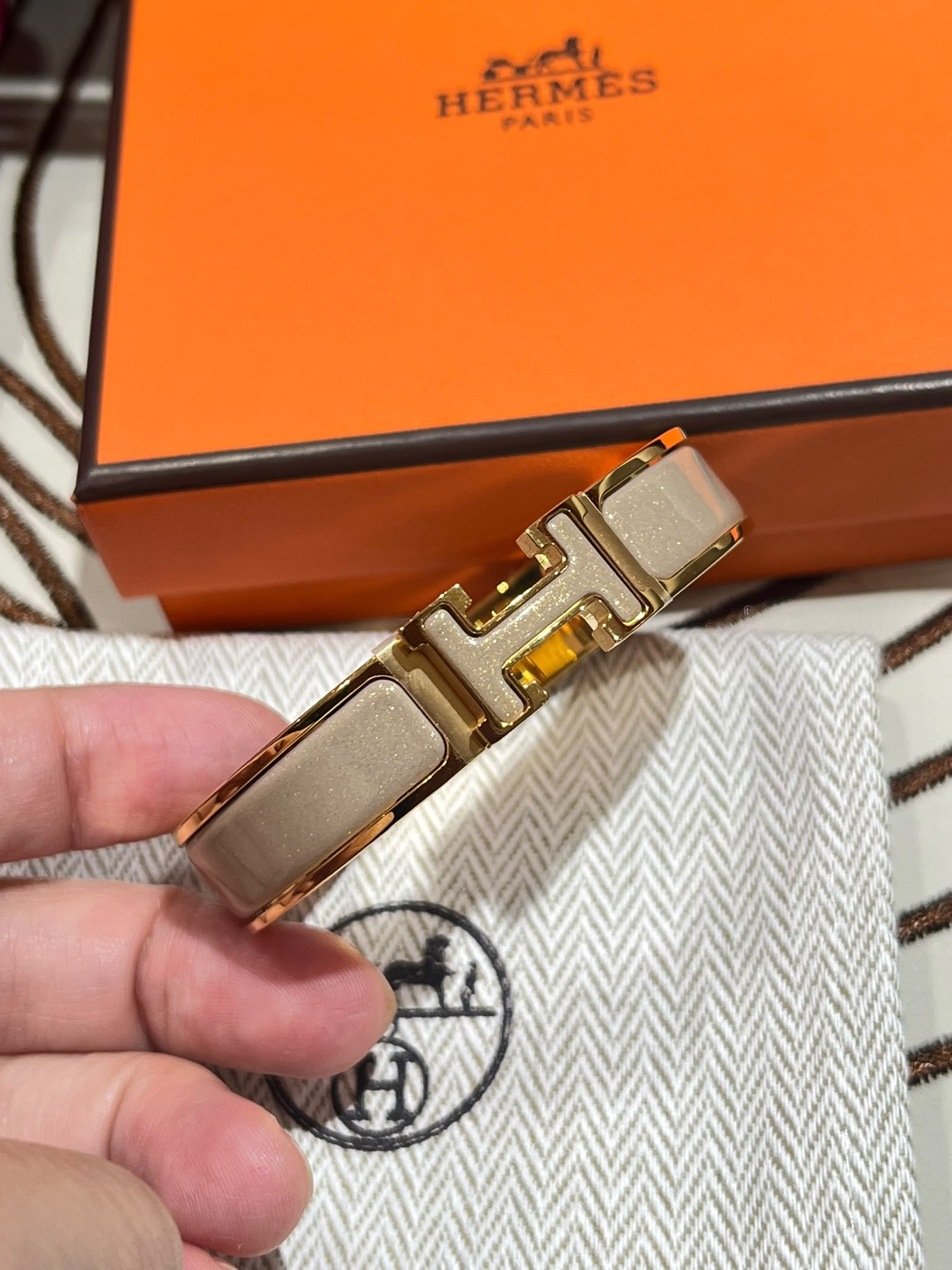 全新 Hermes clic h bracelet pm MARRON QLACE 100%Authentic, Brand New 全新貨品 4680