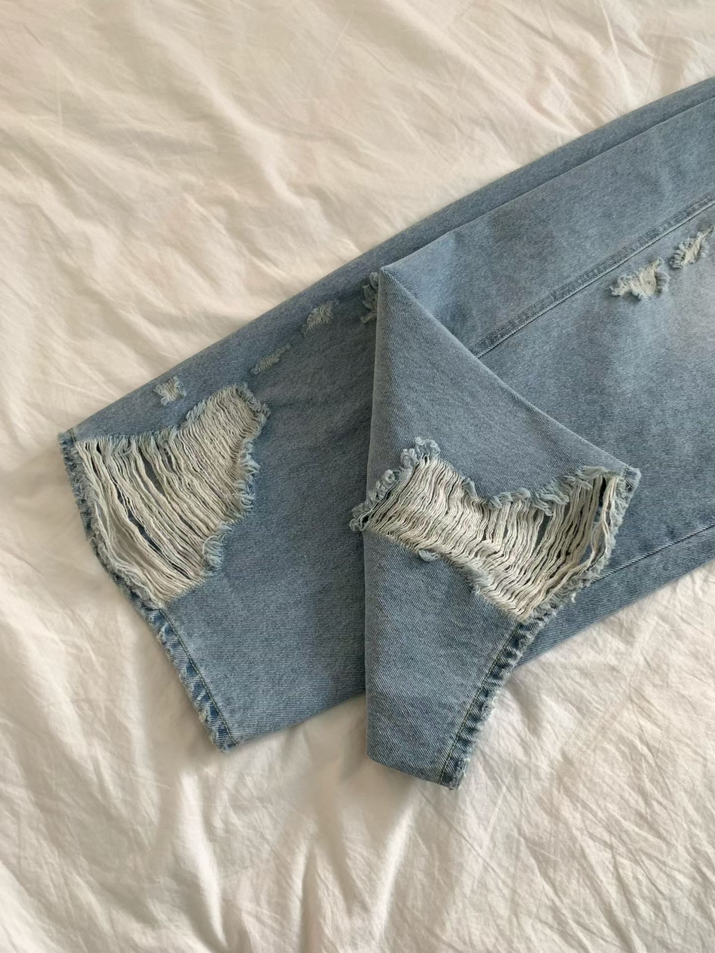 褲腳破爛闊牛