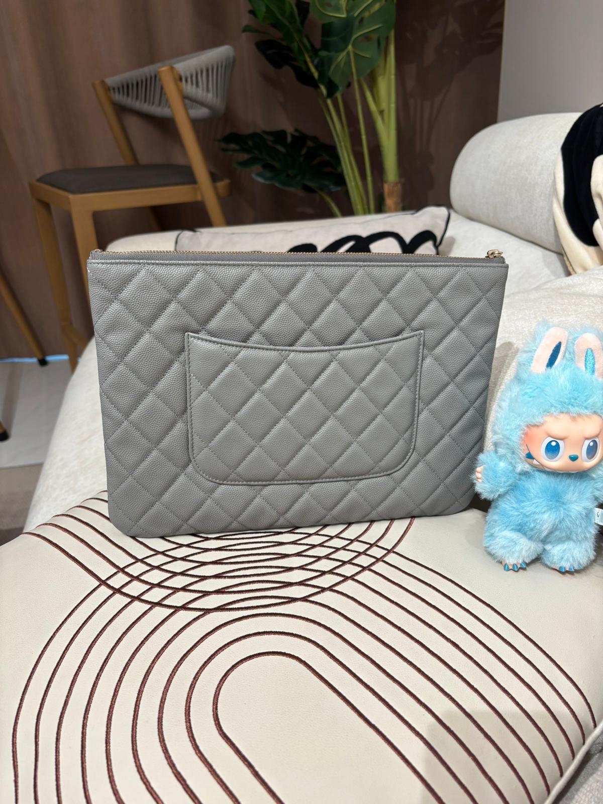 Chanel clutch 晶片灰色荔枝牛皮 100%Authentic , 98%new ✅晶片貼✅dust bag✅box 