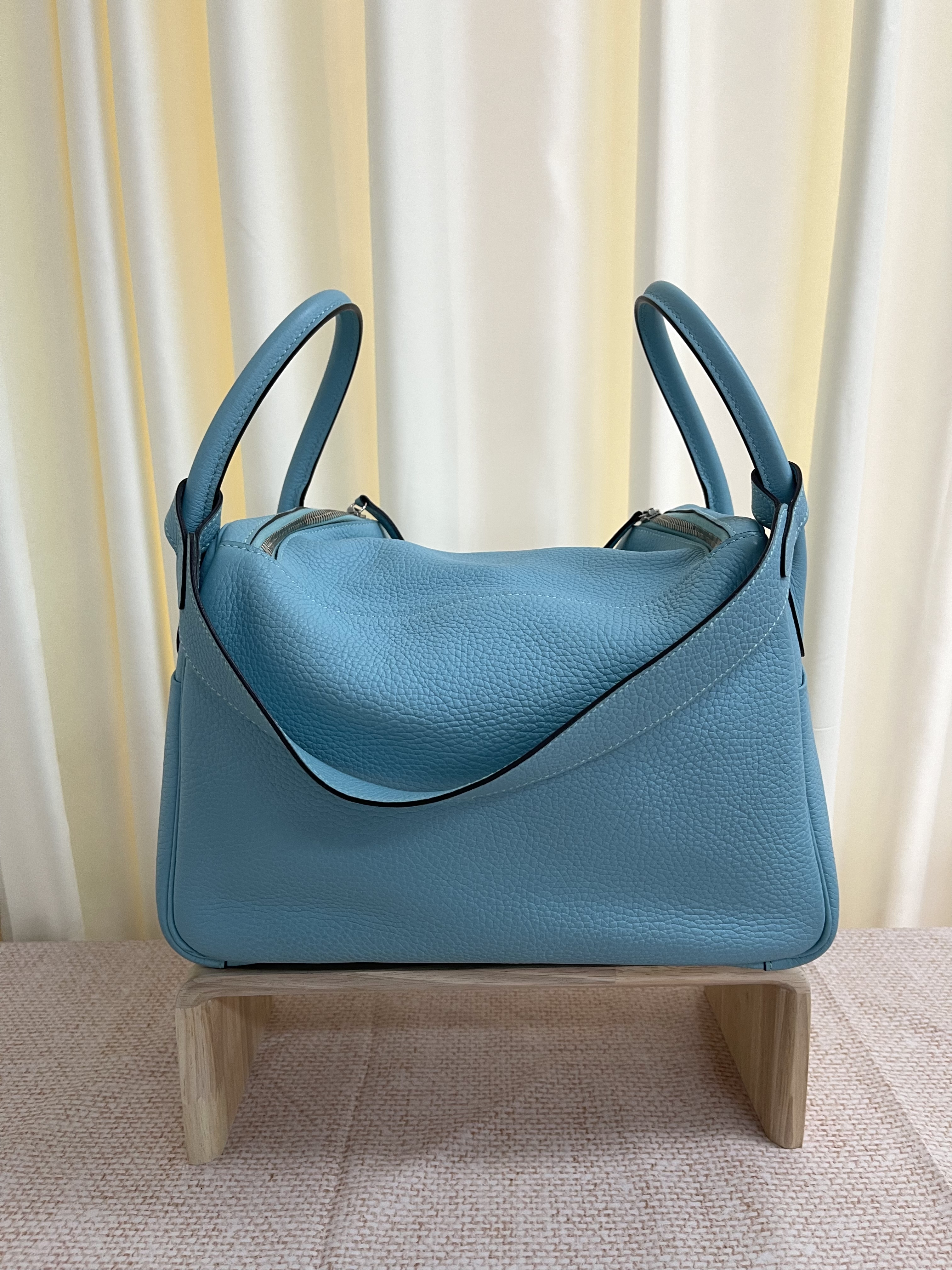 Pre-owned Hermes Lindy 30/ /Stamp T/ Product Code: 26020303