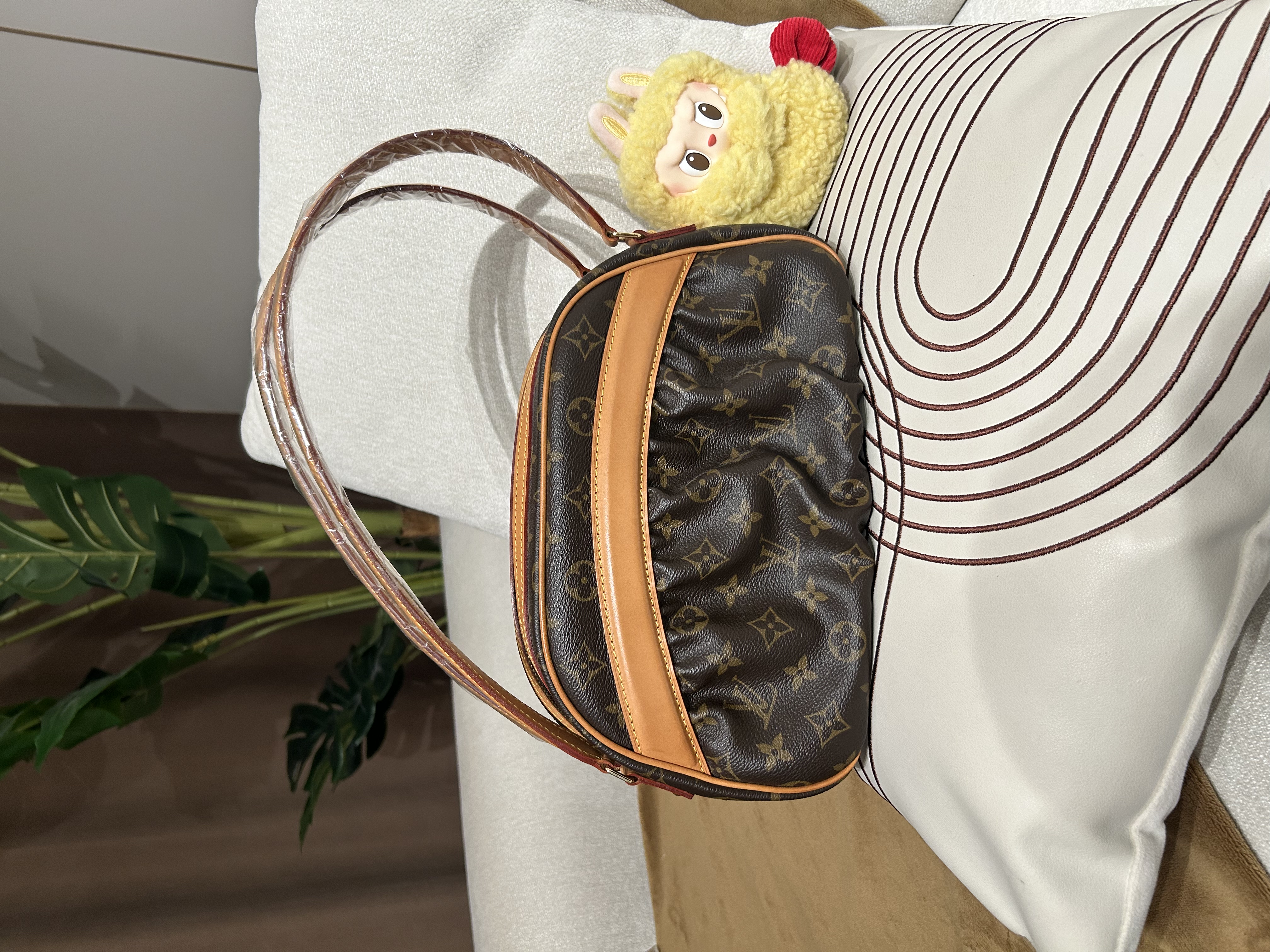 LV Klara Monogram Shoulder Bag 100%Authentic, 98%New ✅Dust bag