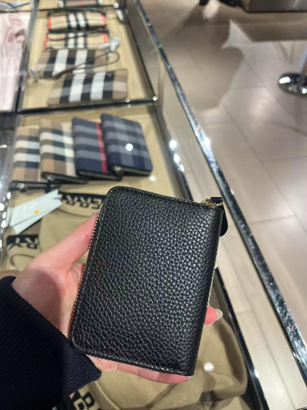 預購 Burberry🌈🌈折扣款 全皮拉鏈卡包 Sale