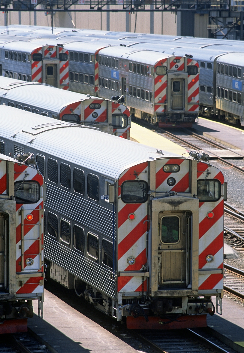 Kato 106-8703 Chicago METRA Gallery Bi-Level Commuter Train 3-Car Set