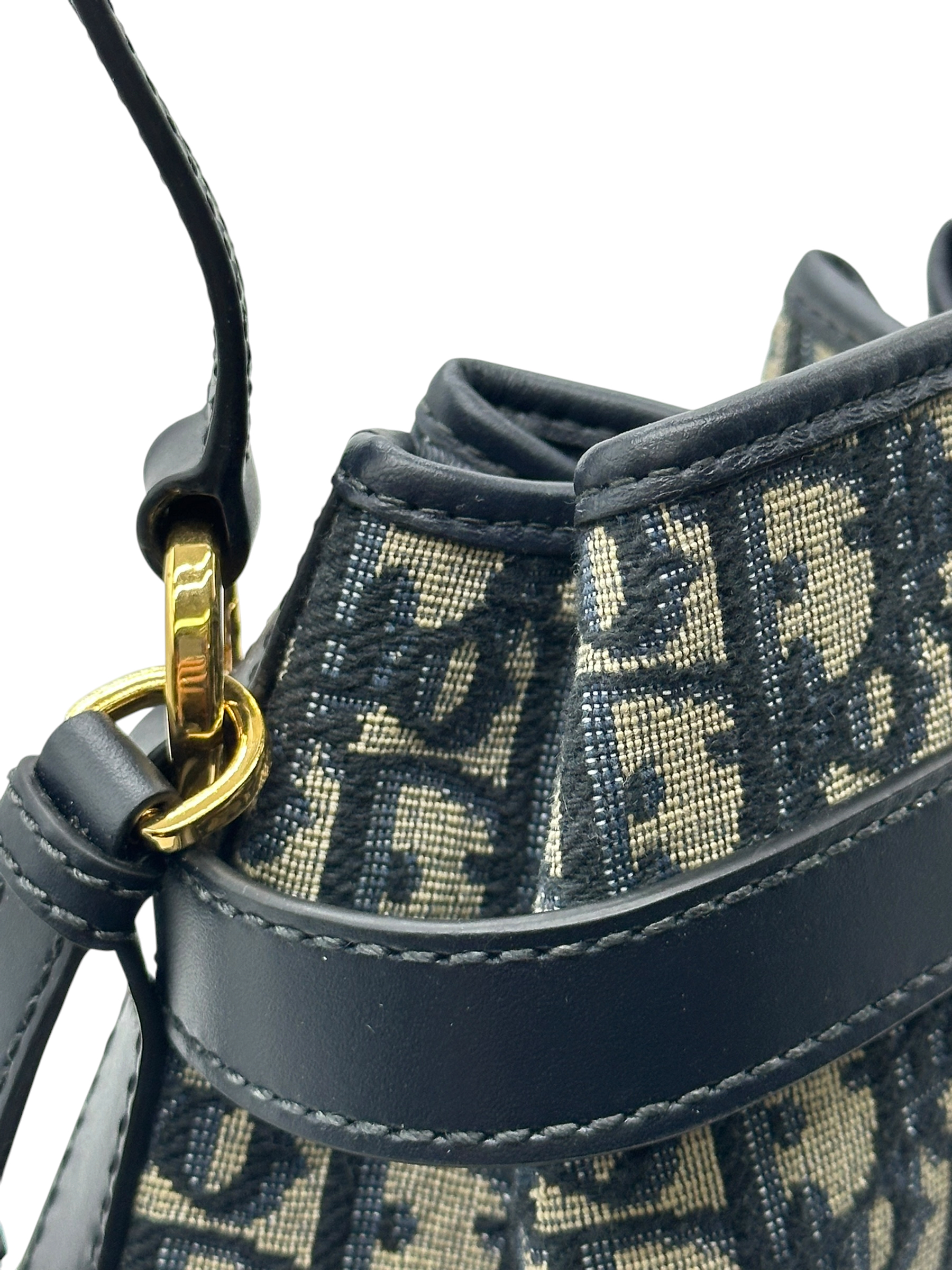 Pre-Owned DIOR Bucket Bag / Product Code: 26052410
