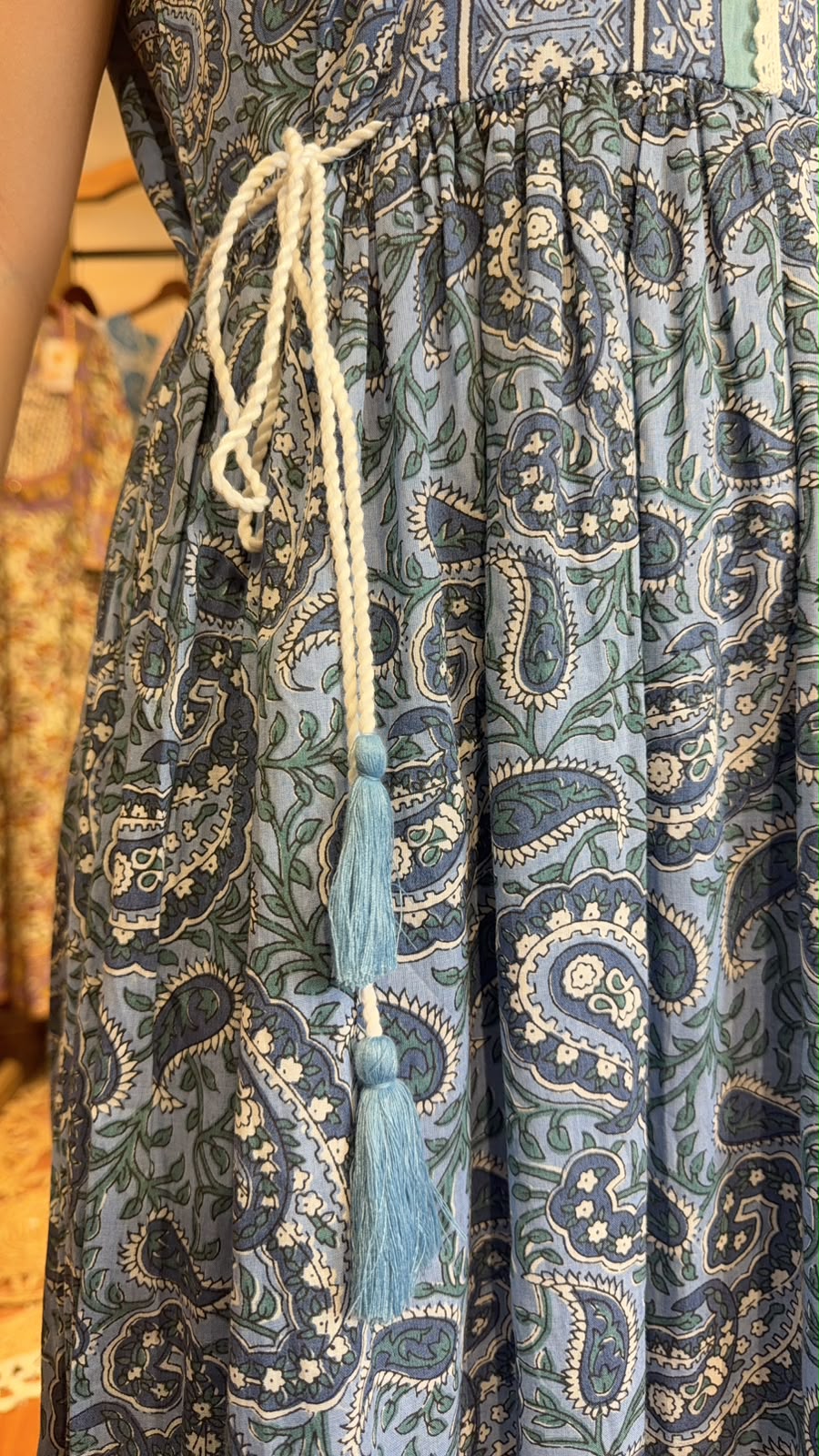 3389 Sea Blue Big Paisley 4-Rope OP 47.5" 