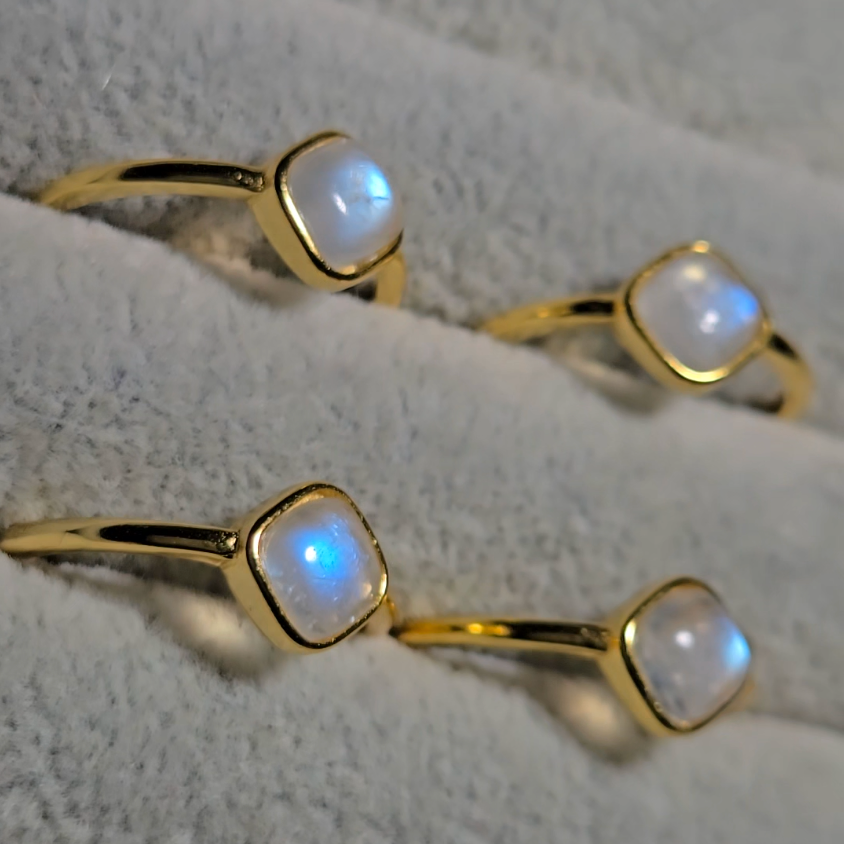 White moonstone rings with blue flash in adjustable sterling silver - SM636