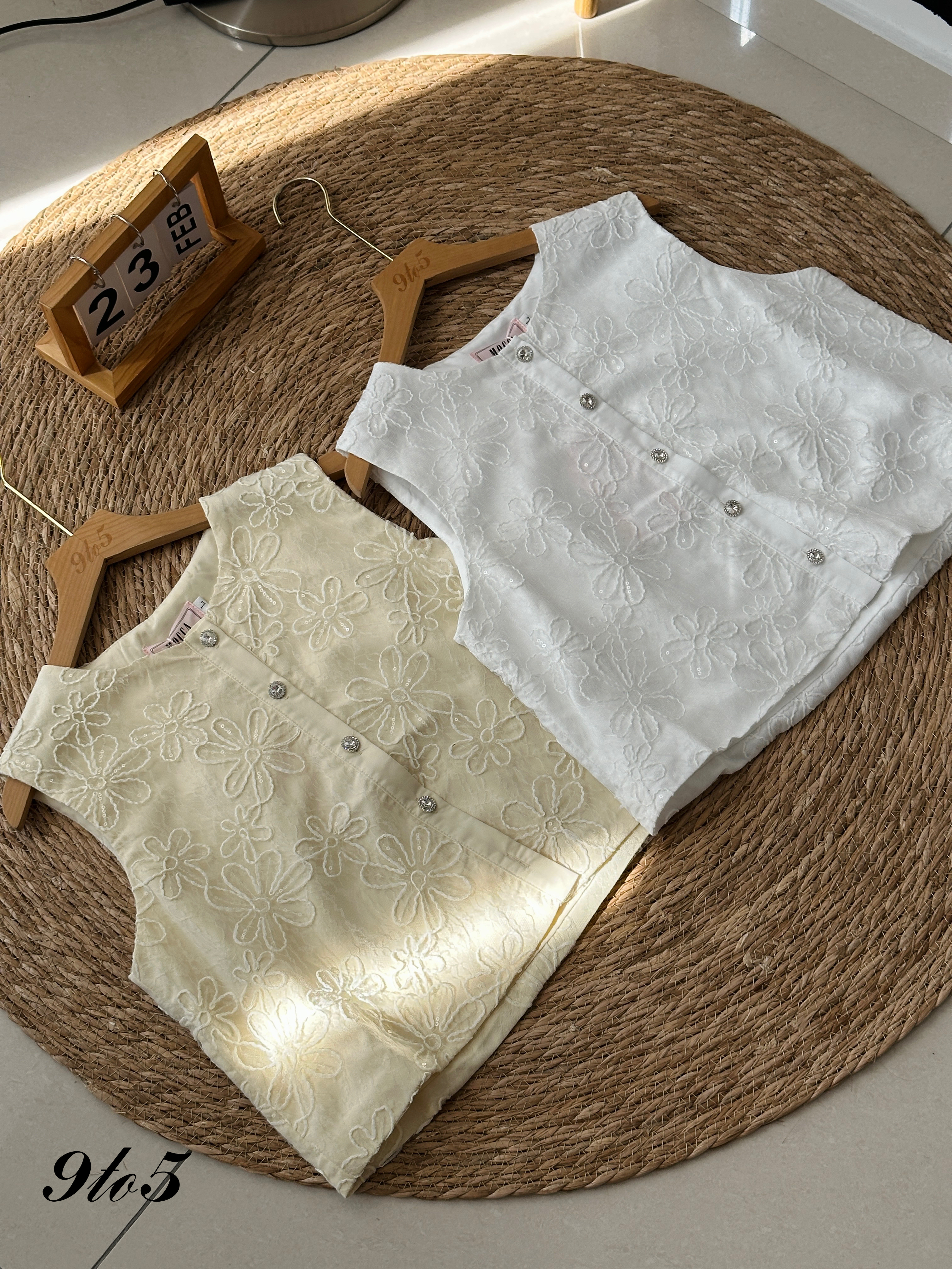 T3959 Sleeveless Floral Top - 3 Colors