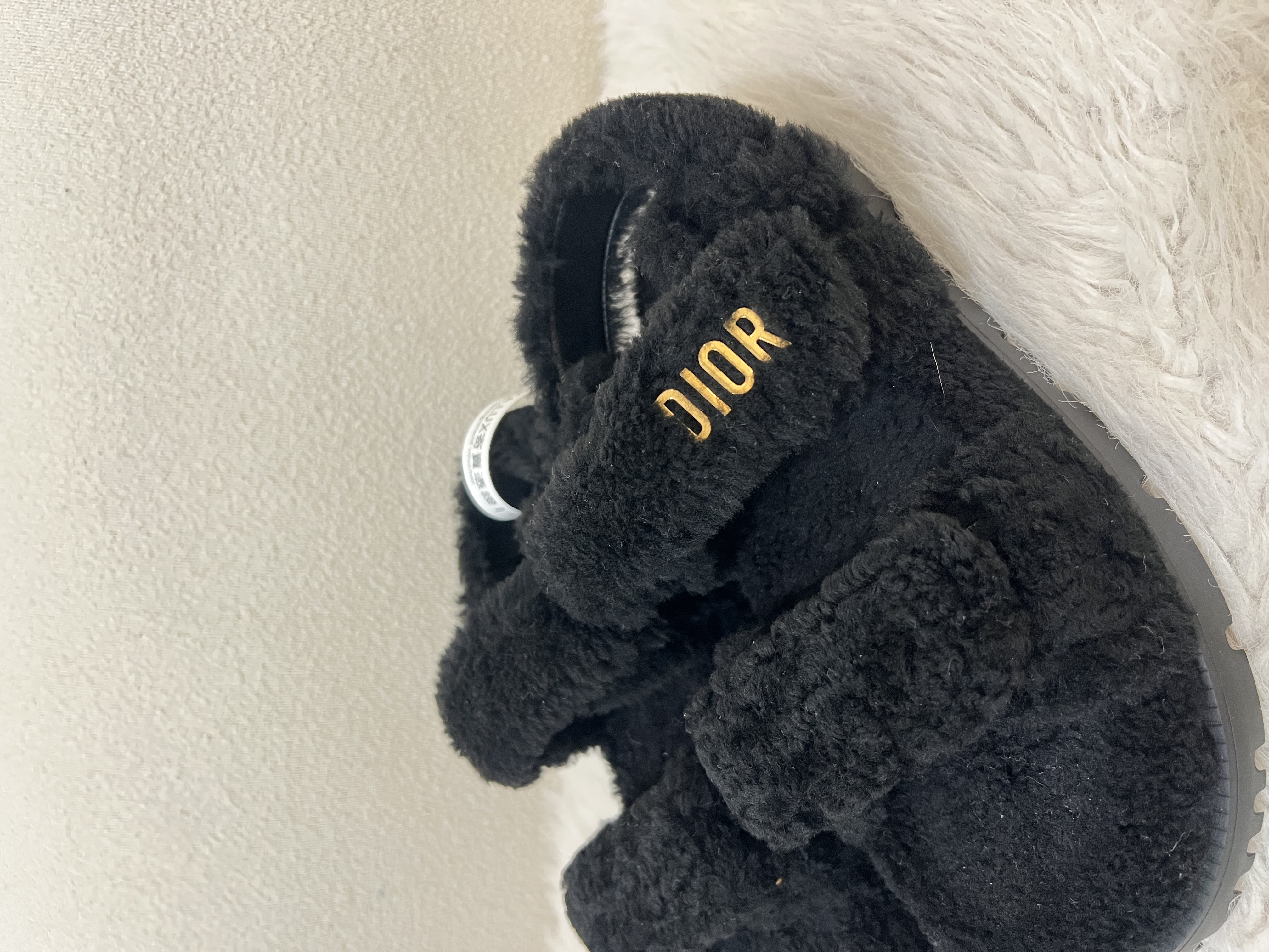 Unused Item Dior Dioract sandals in black shearling/ Product Code: 26022011