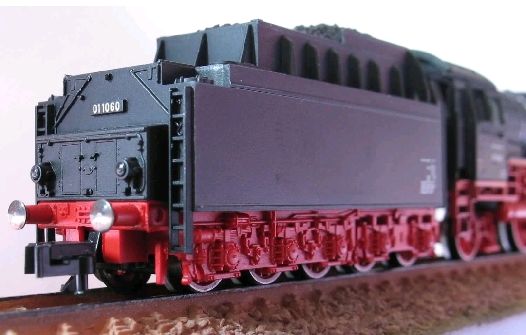 Fleischmann 黃金之旅列車 Golden Journey Zugset "Gambrinus" DB F-train BR 01 steam loco & 3 Passenger car