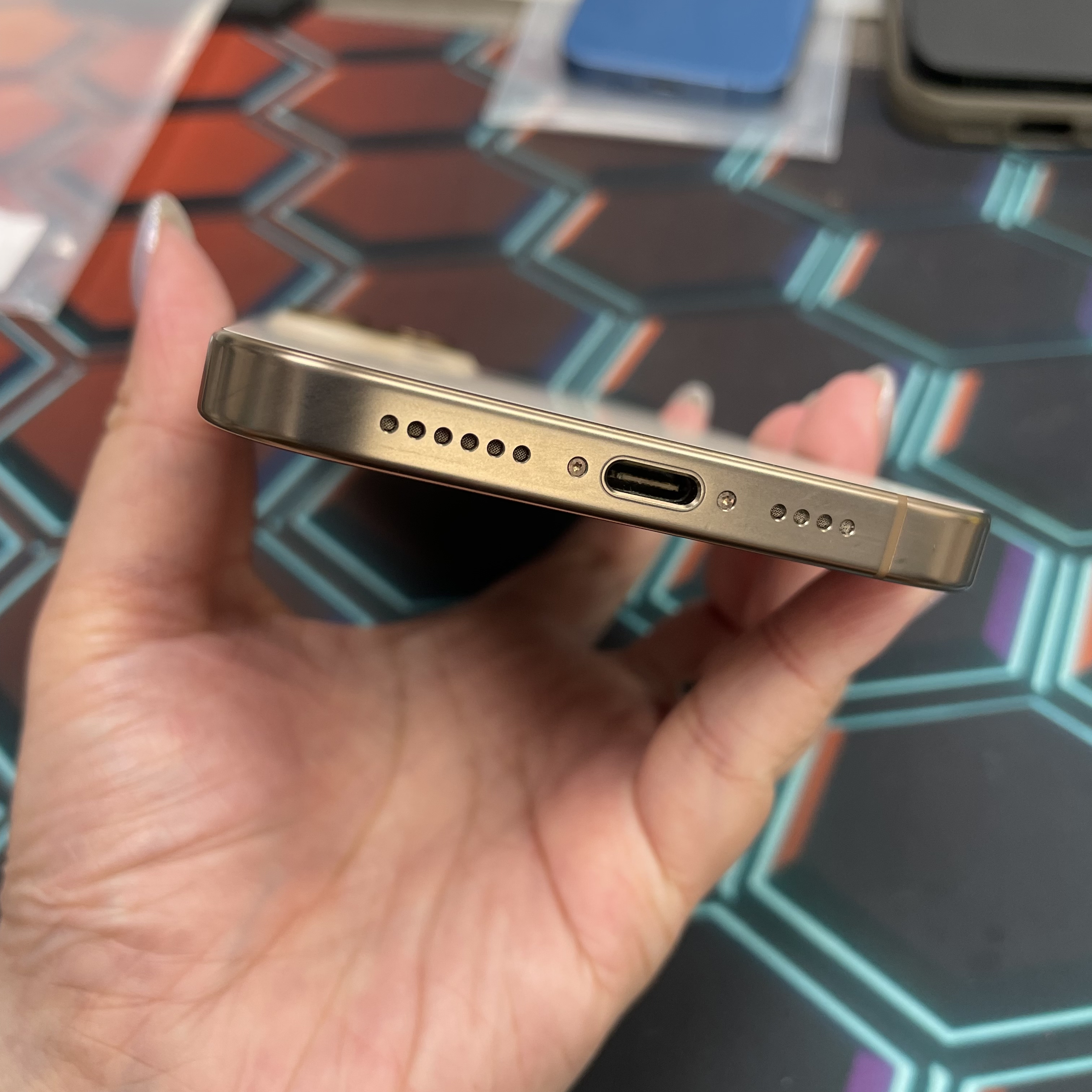 *6899 16 Pro max 完美機 256GB 電88 沙色 gold