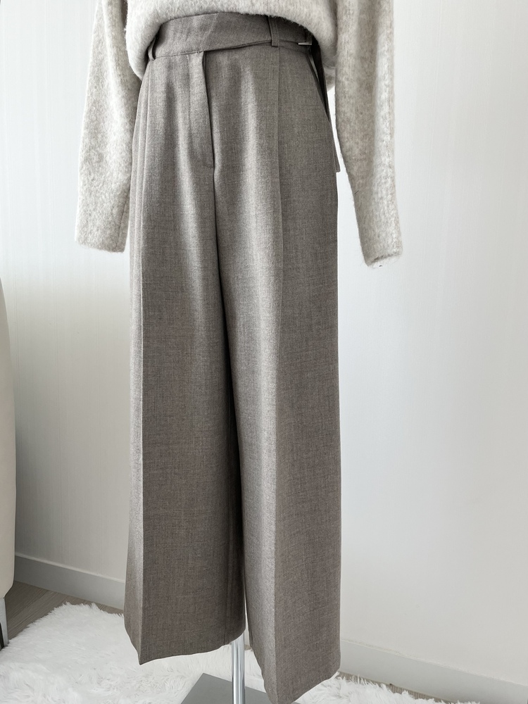 Warm-Tone Buckle Drape Slacks (Oat)