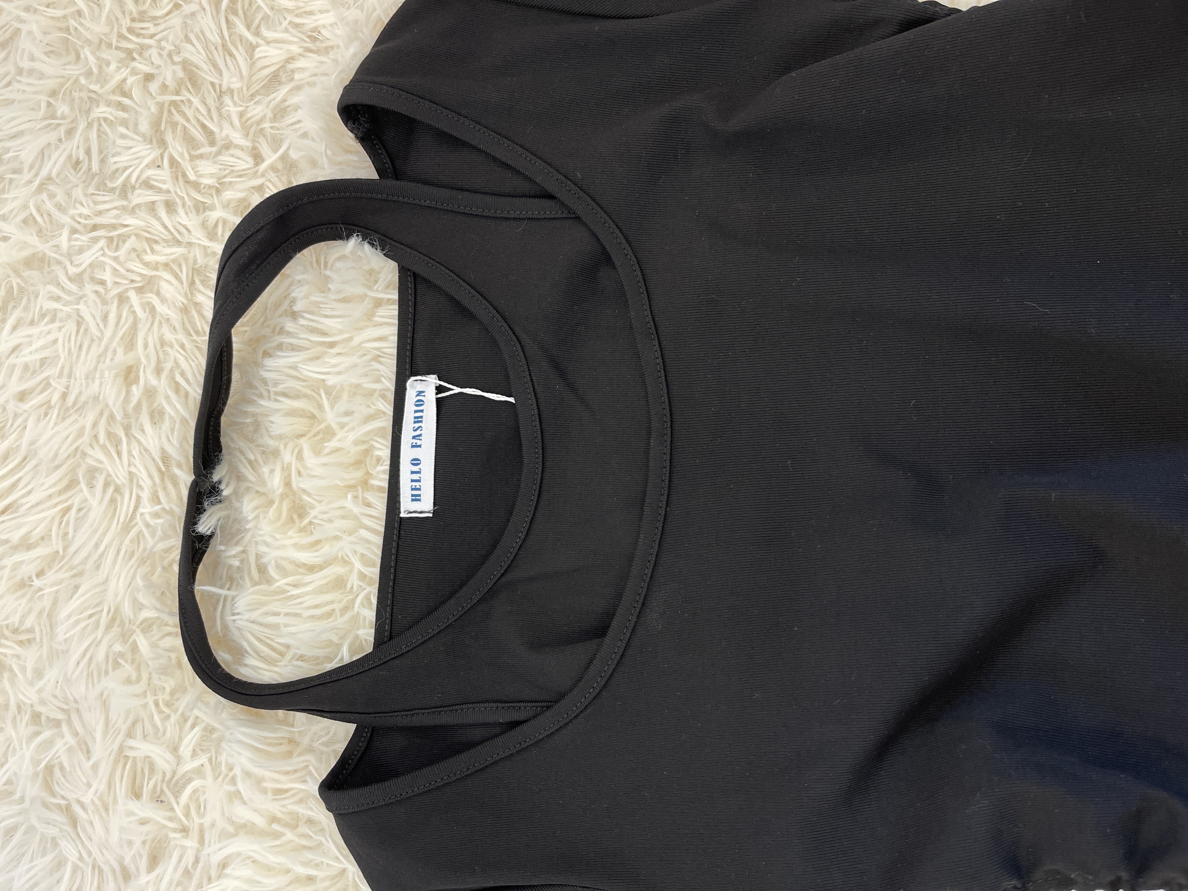 黑色挂脖收腰显瘦上衣