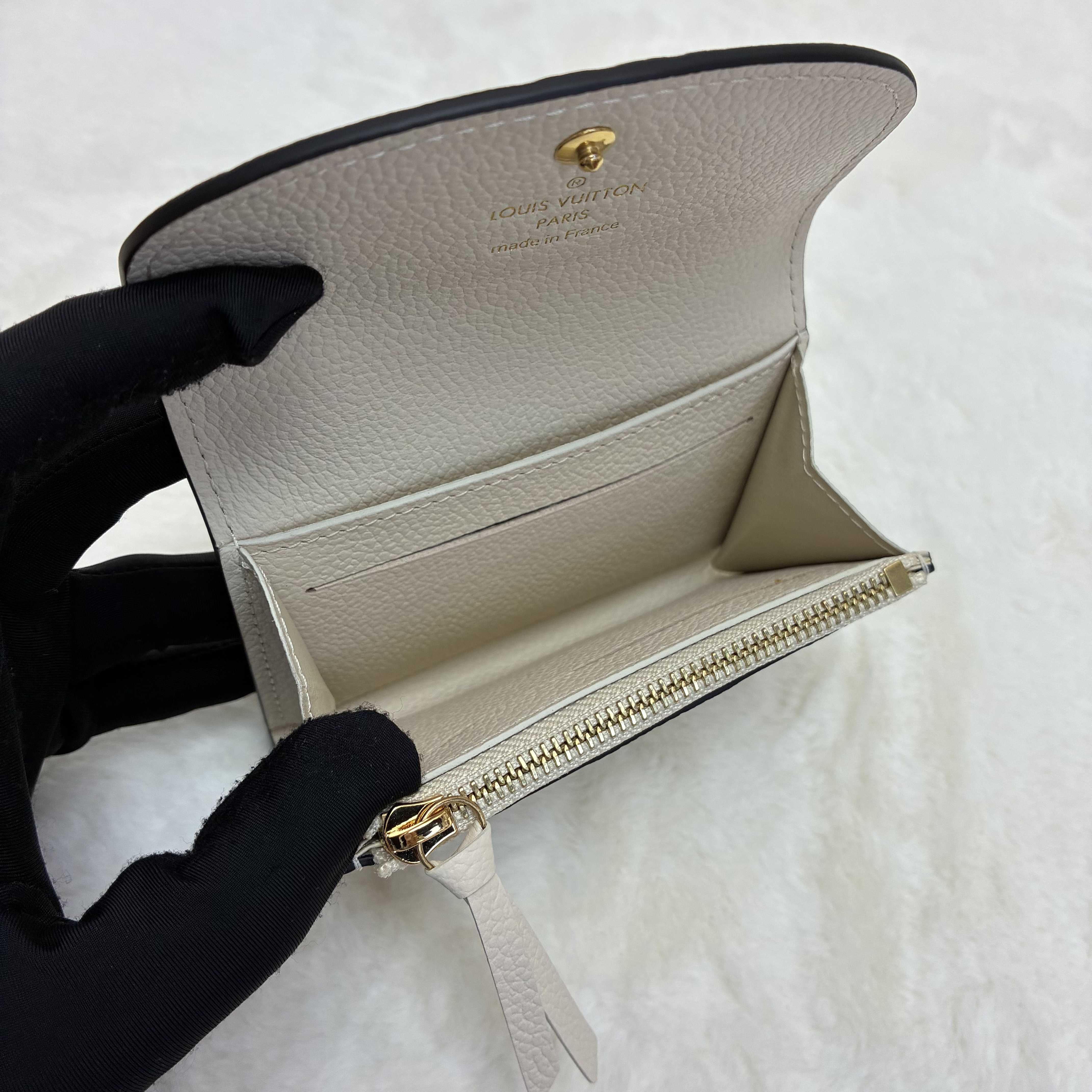 LOUIS VUITTON Rosalie 經典老花滿印 Monogram Empreinte 壓紋軟粒面牛皮革 「合送禮」 LV 拉鏈卡包