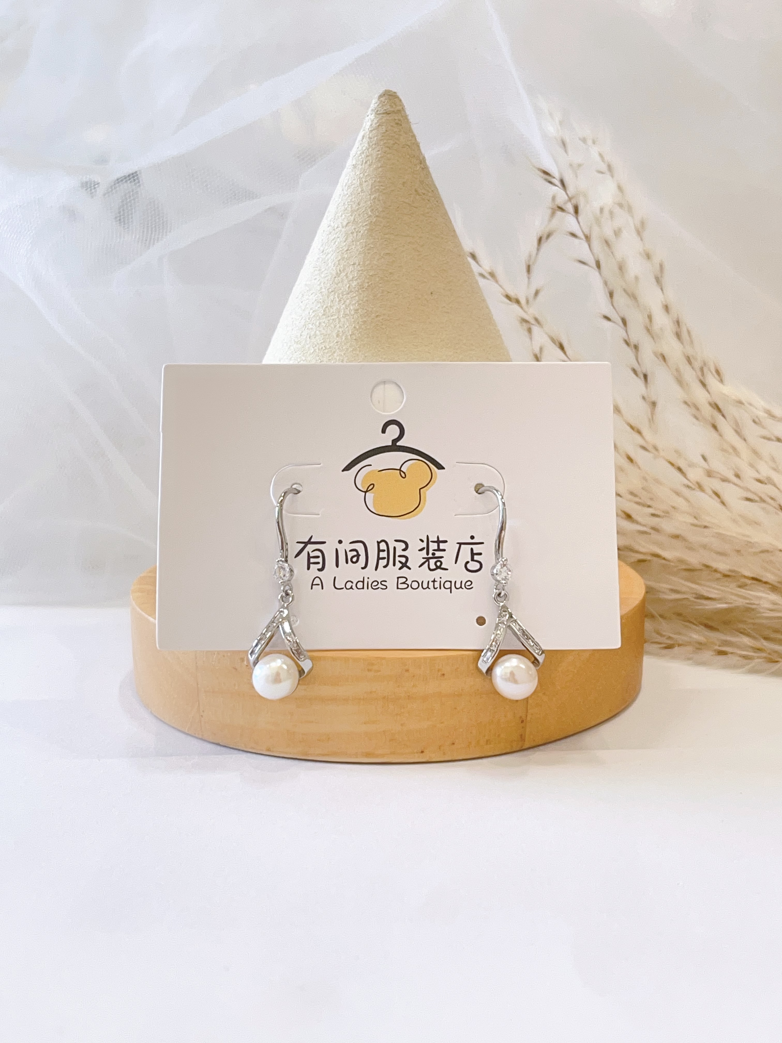 气质镶钻边框珍珠长款耳环