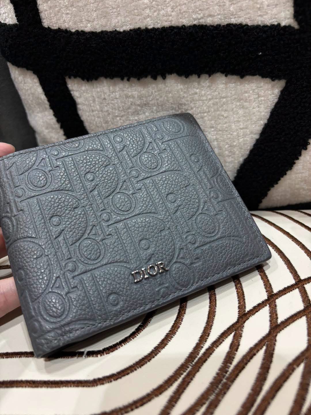 Dior wallet calfskin 100%Authentic, 99%new✅box