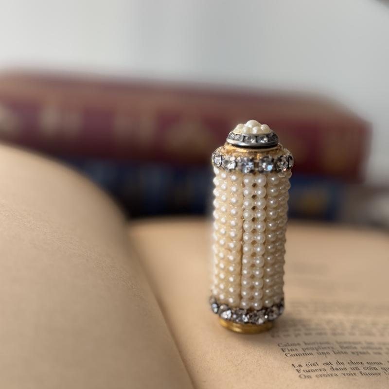 Rare! Vintage C.a. 1950s Peal Clustered and Bejewelled Lipstick Tube(MT2220)