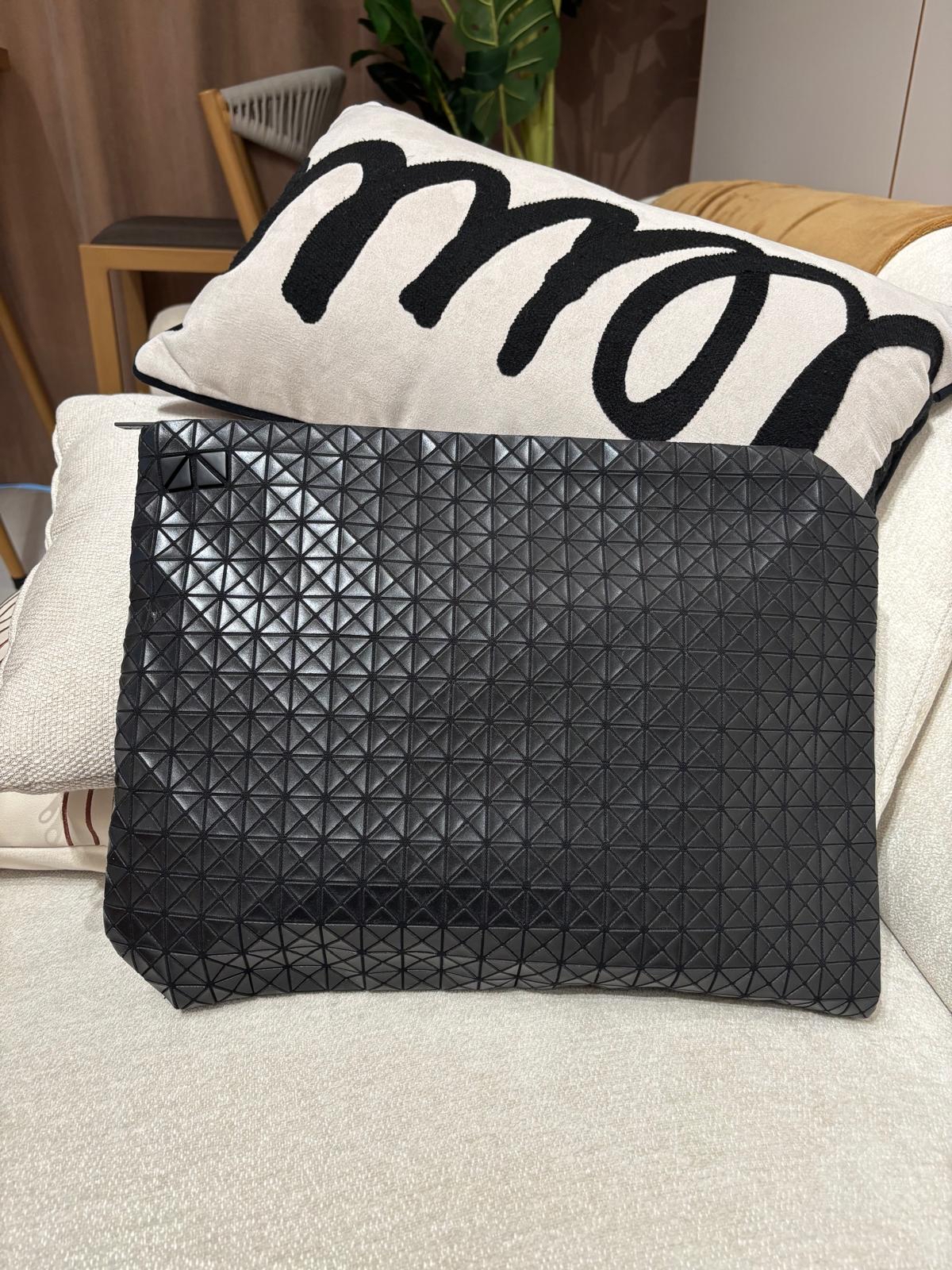 Issey miyake bao bao leather clutch bag pouch 100%Authentic ,98%new✅dust bag 