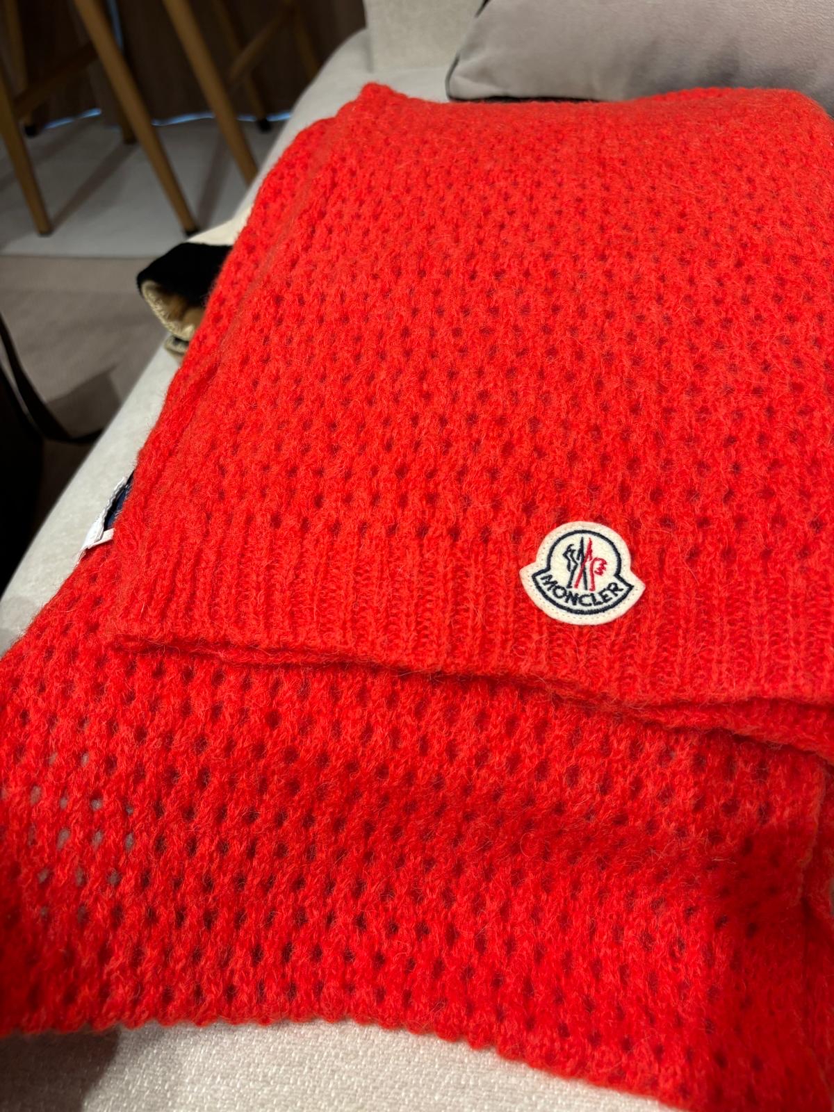 Moncler 羊毛頸巾 scarf 100%Authentic, 98%New