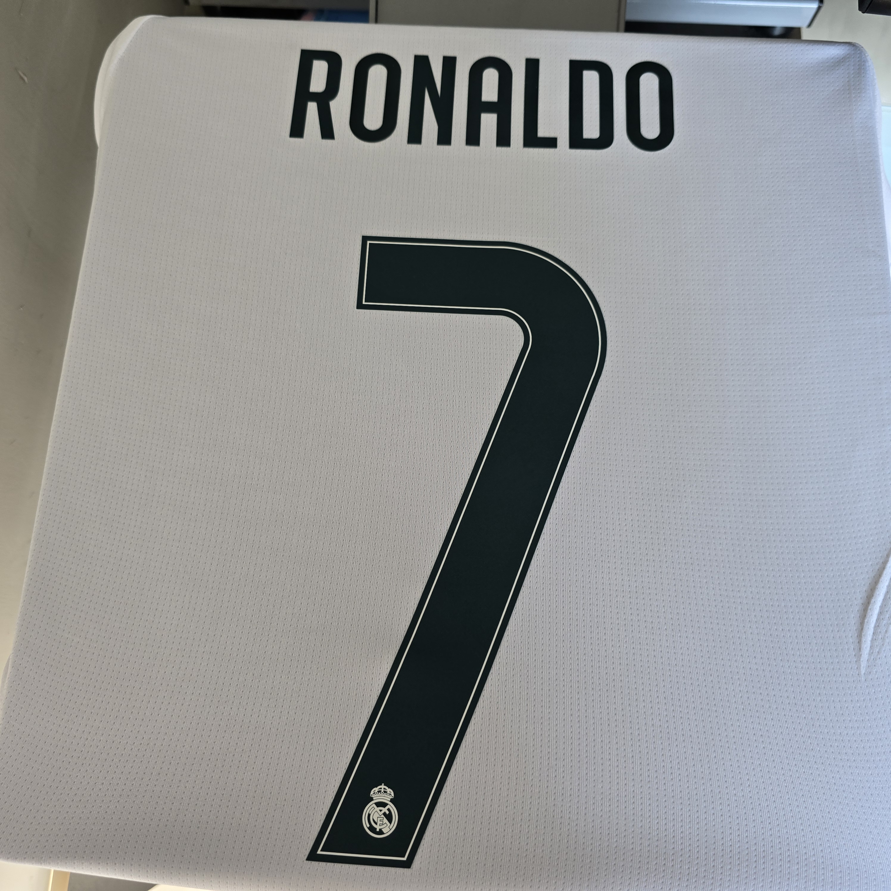 👑💎好比皇冠上鑽石與珍珠 Adidas Real Madrid 皇家馬德里 2026-27 主場童裝球迷版球衣 (可加印字章) KC3993