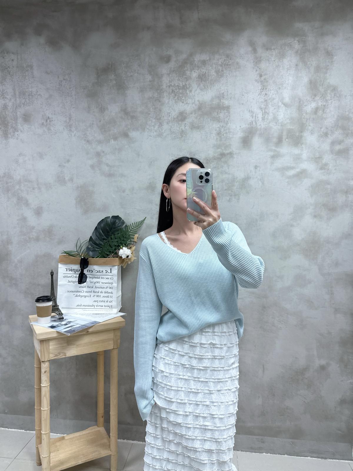 H11 V領百搭線Top