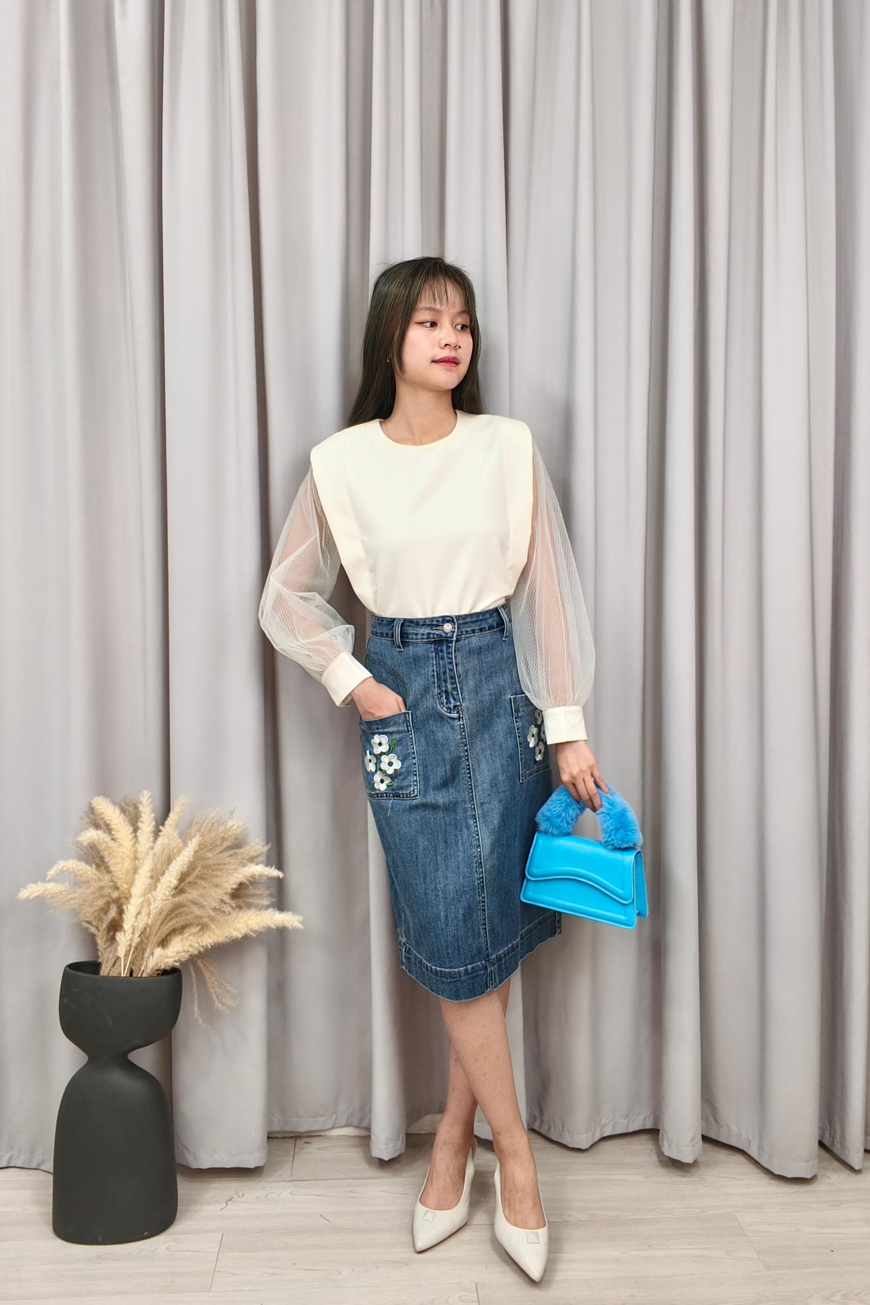 210535 Sheer Elegance Puff-Sleeve Top