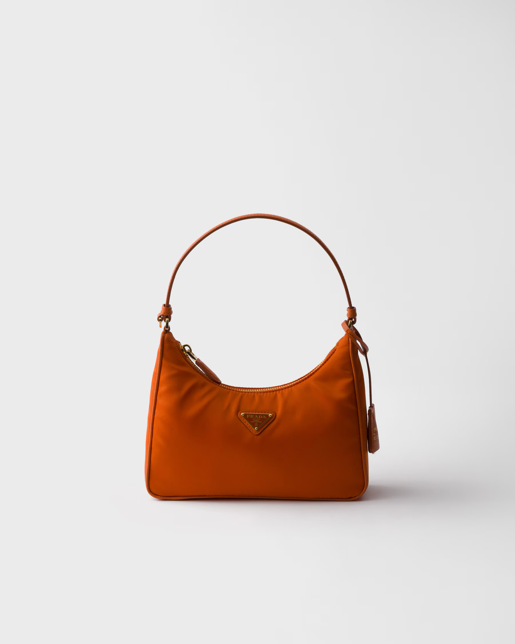 限時優惠✨訂貨🍒Prada Re-Edition 2005 Mini Bag Size 18x22x6.5cm(皮質肩帶) Color : Papaya