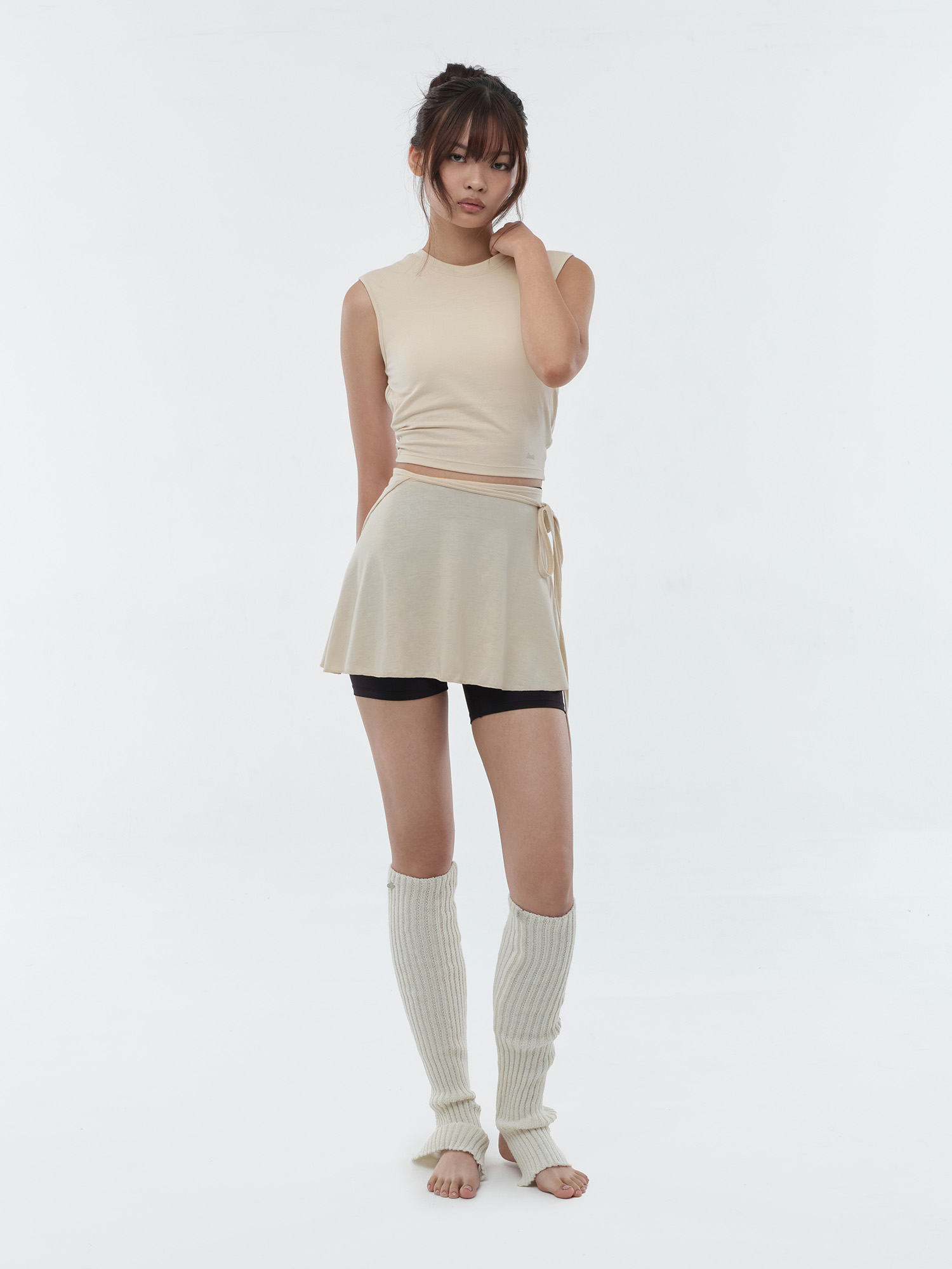 預購_Twist Back Slit Sleeveless by Conch