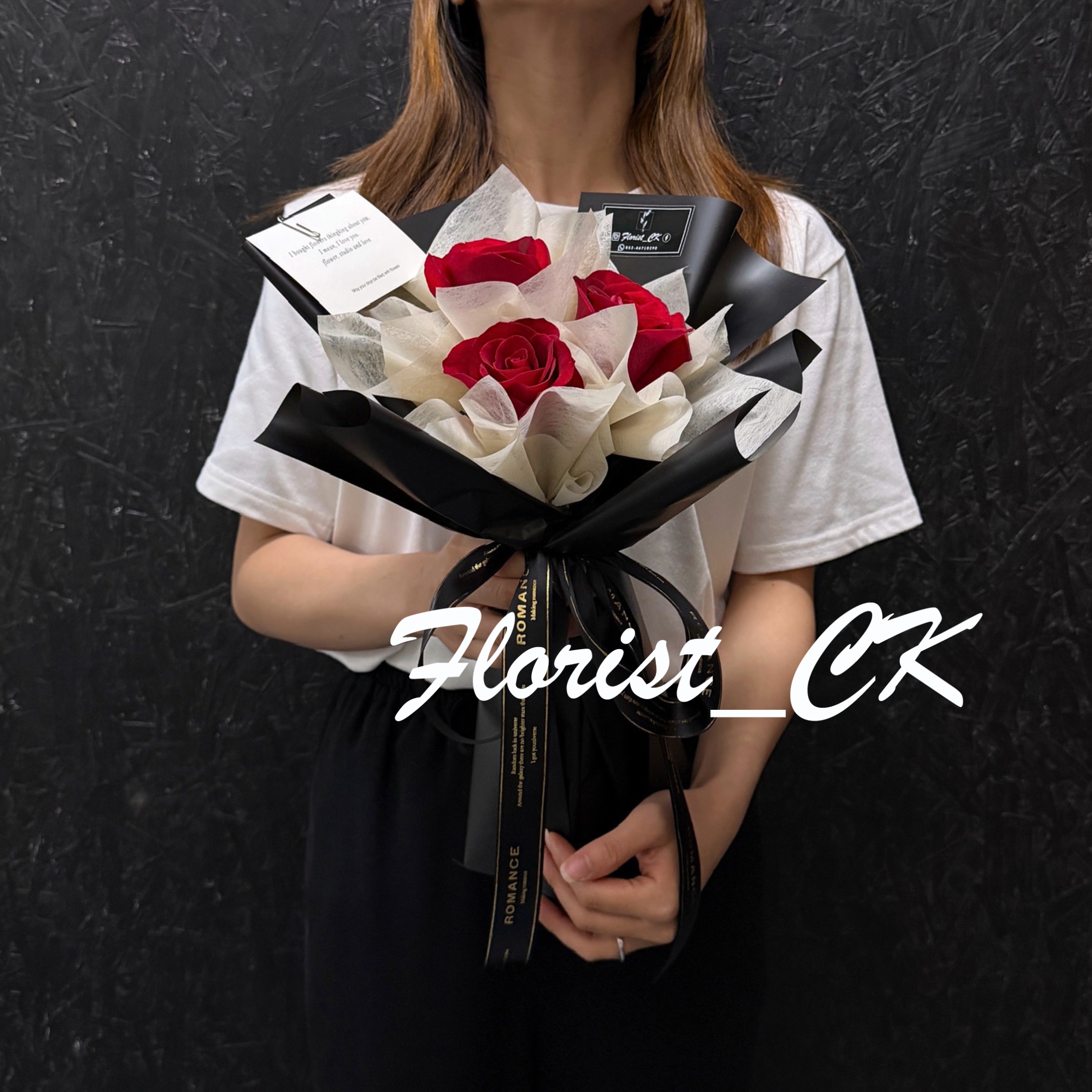 Petite Crimson Noir｜玫瑰鮮花迷你花束 (預訂款)
