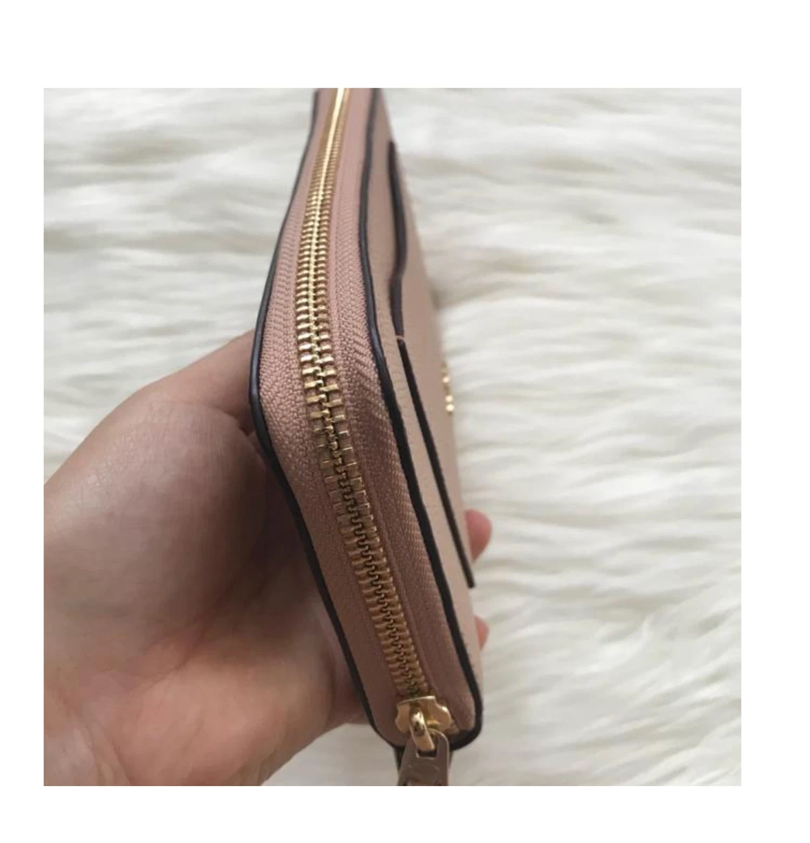 香港現貨-New Coach Accordion Zip In Signature Leather