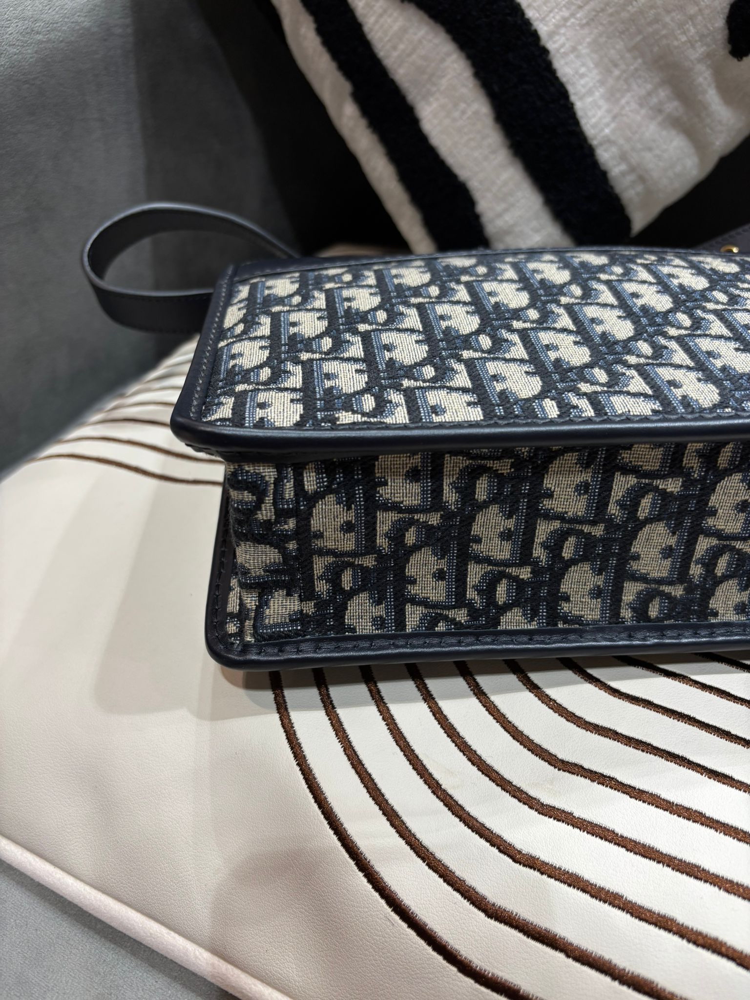DIOR Oblique 30 Montaigne Shoulder Bag 100%Authentic, 98%New ✅ certificate✅dust bag✅Box