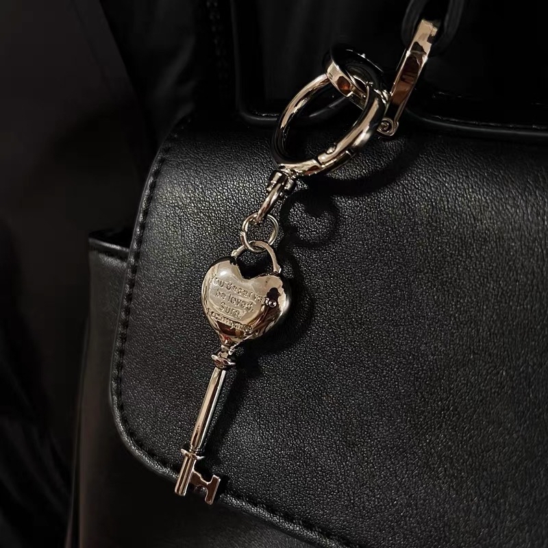 𝒀𝒐𝒖 𝑫𝒆𝒔𝒆𝒓𝒗𝒆𝒅 𝒕𝒐 𝒃𝒆 𝒍𝒐𝒗𝒆𝒅 Bag Charm