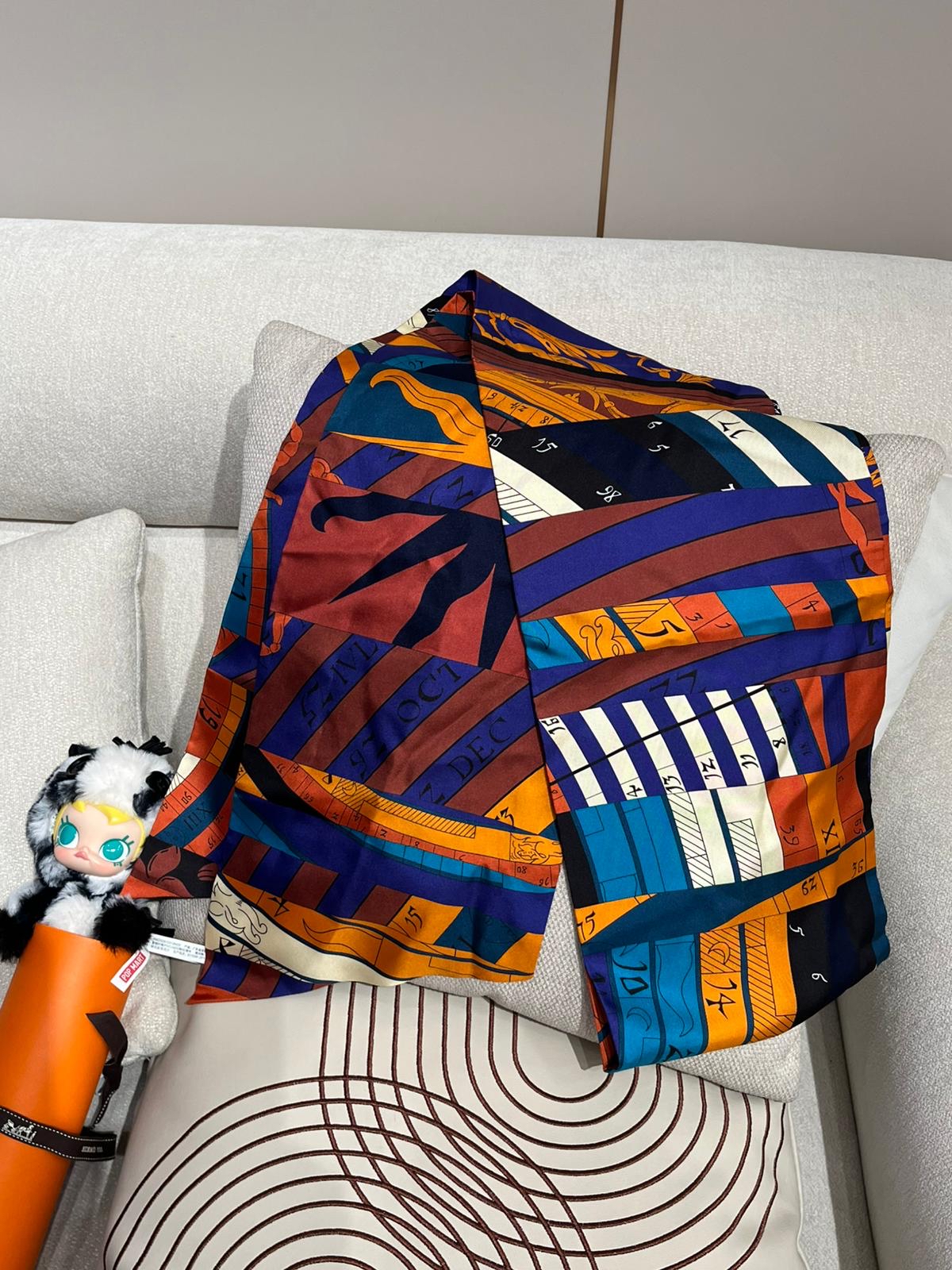 Hermes Maxi Twilly 100%Authentic, 98%New 