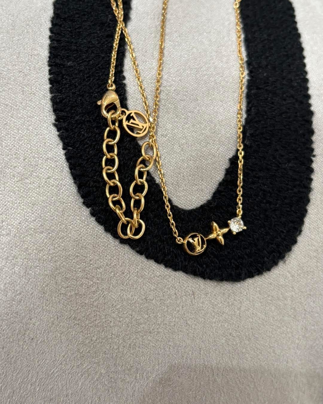 LV petit louis necklace M00368 100%Authentic, 98%new  ✅dust bag 