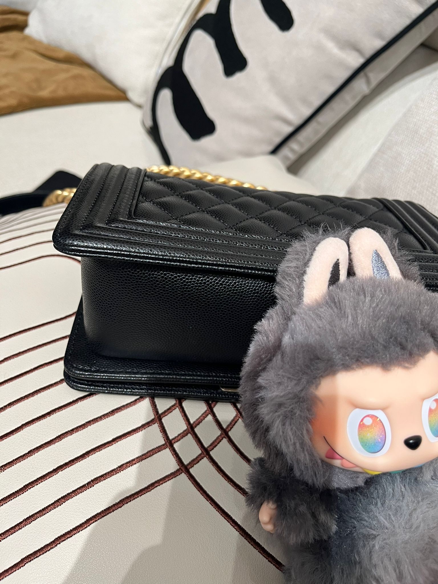 Chanel Boy 20cm A67085 黑色魚子醬牛皮金扣 100%Authentic,98%new ✅專門店收據✅晶片✅塵袋✅box