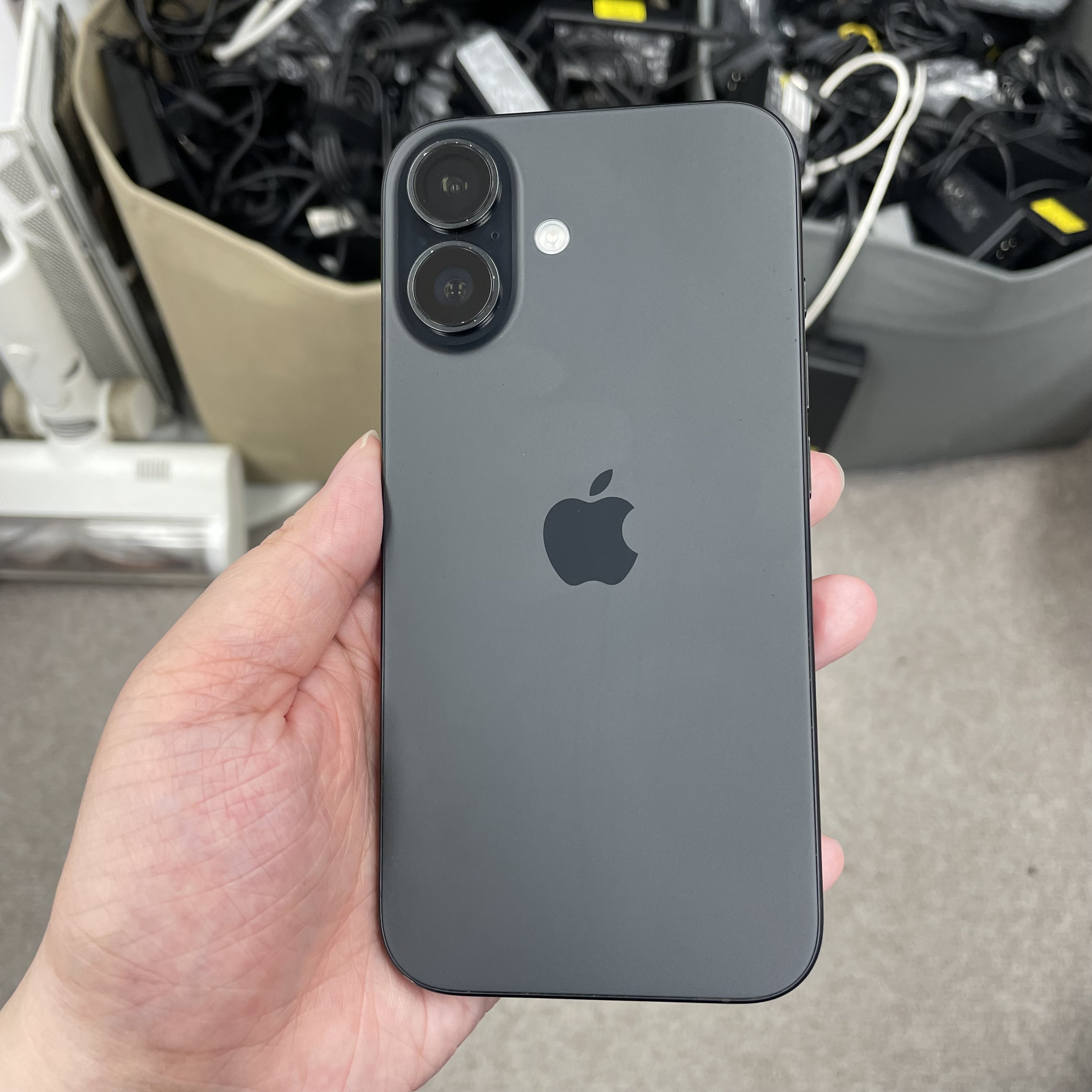 *5974 16 128GB 靚機 128GB 電89 黑色 black