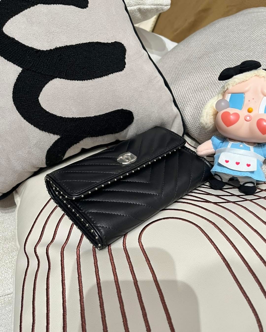 未使用品 Chanel wallet calfskin 中銀包 100%Authentic ,unused  ✅26貼✅Box 