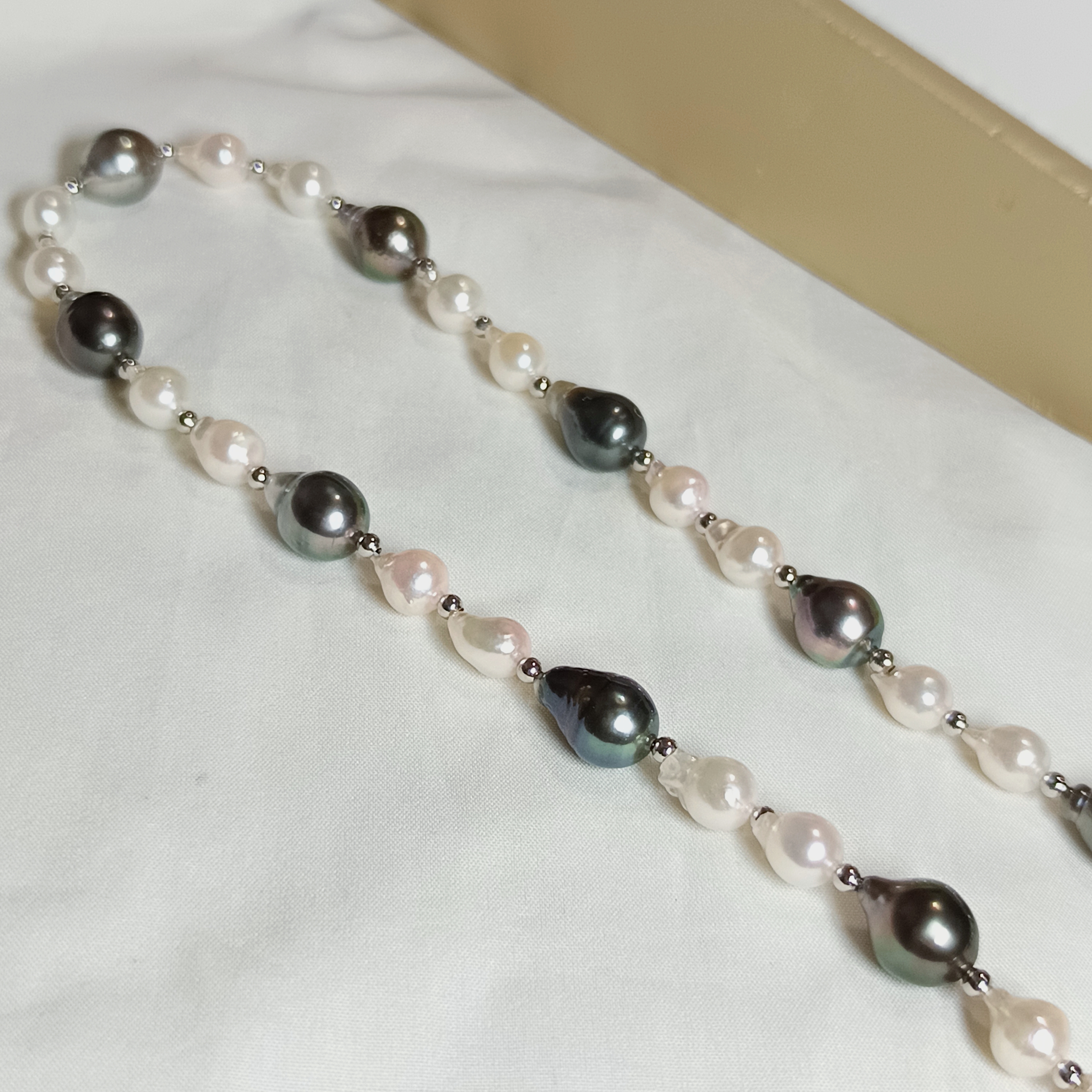 大溪地炫彩巴洛克海水珍珠+日本akoya 櫻花粉巴洛克海水珍珠注白金可拆卸蝴蝶結扣項鍊