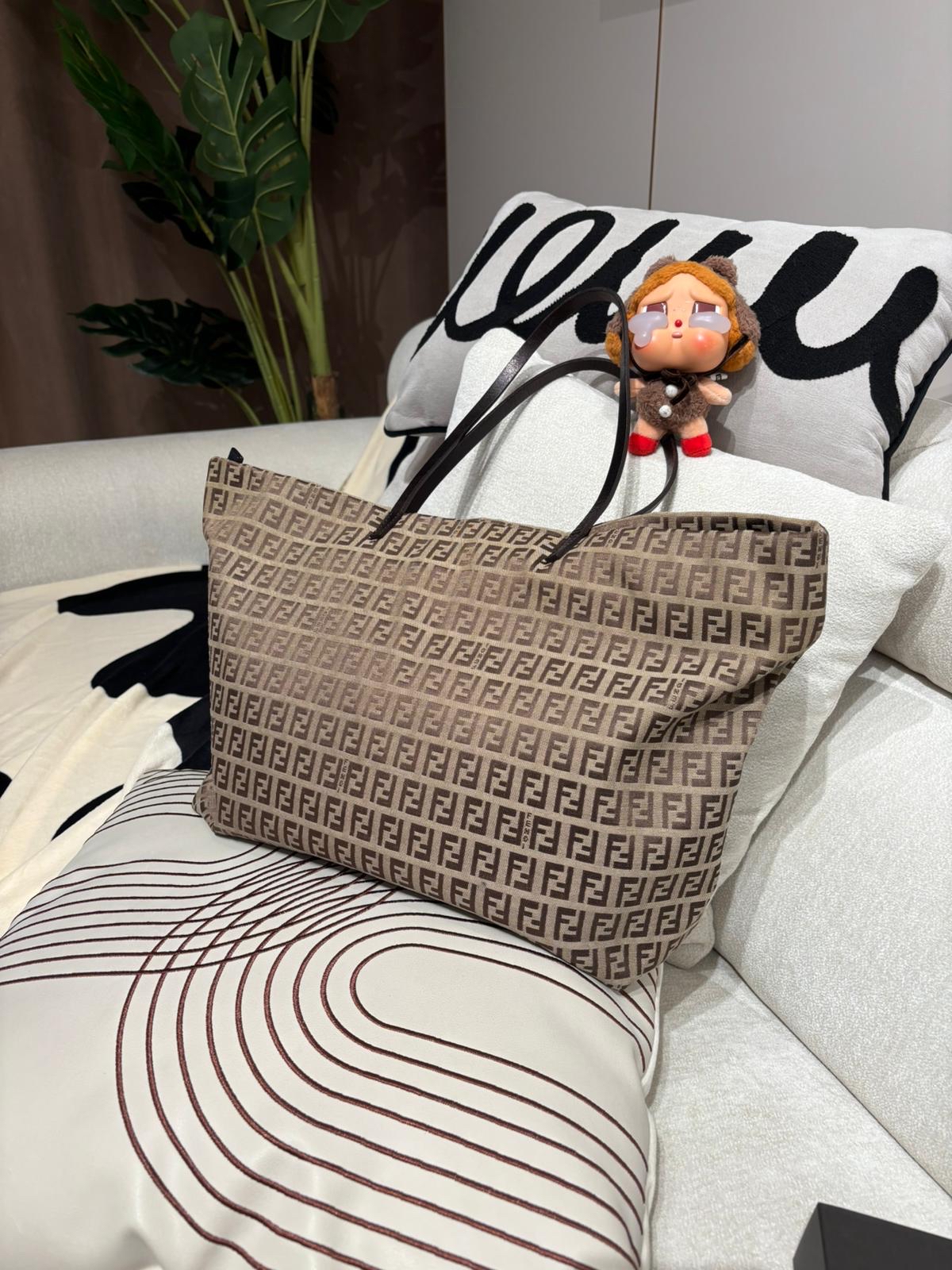 Fendi Tote Bag 100%Authentic ,90%new 