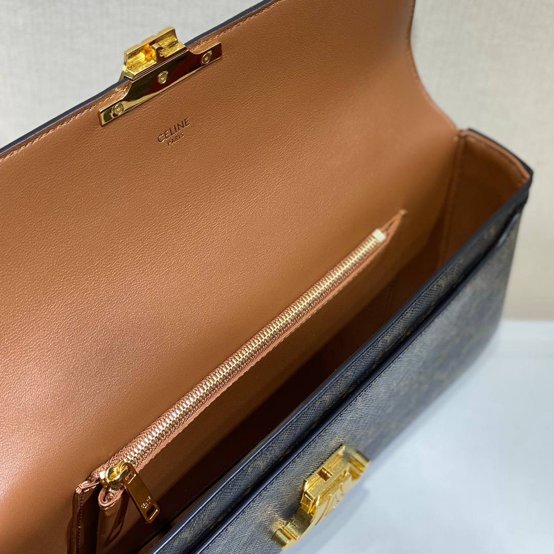 🔥大货实拍图 𝗖𝗘𝗟𝗜𝗡𝗘♥标志印花链条包 型号：197412 尺寸：33*13*5cm