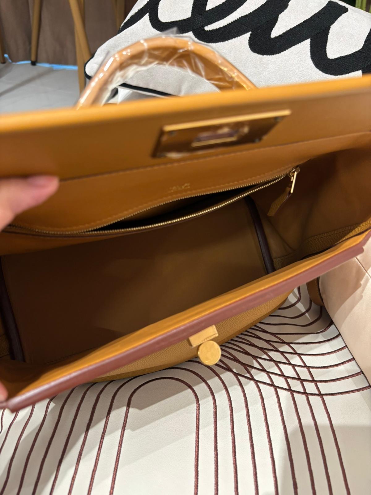 Hermes 2424 29cm 芝麻色金扣,STAMP Z 100%Authentic,98%new ✅專門店收據✅dust bag✅rain coat✅box
