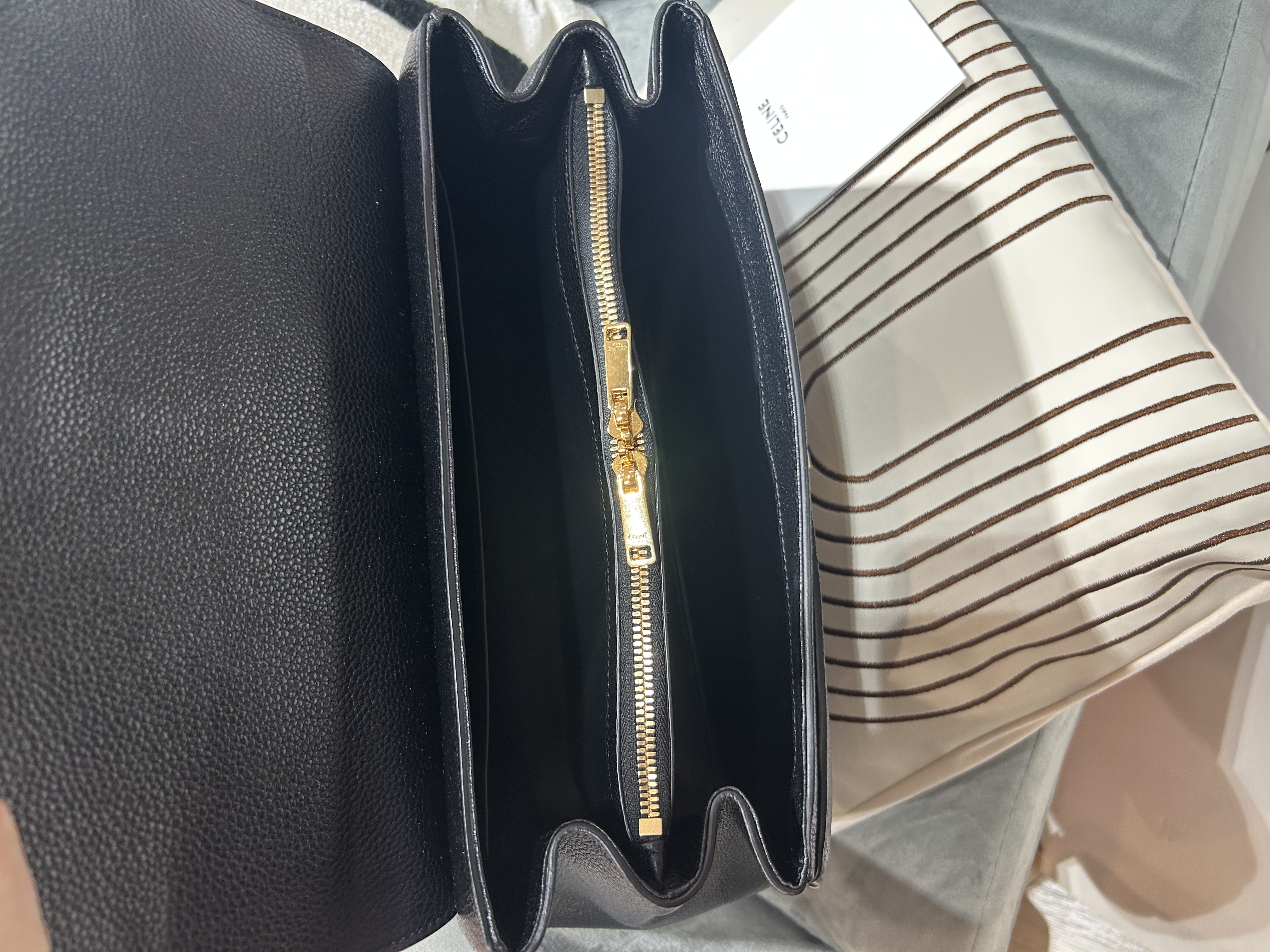 CELINE 16 Medium 2 way bag Black Calfskin黑色小牛皮16 中號兩用袋100%Authentic, 98%new ✅專門店收據✅防塵袋✅肩帶 