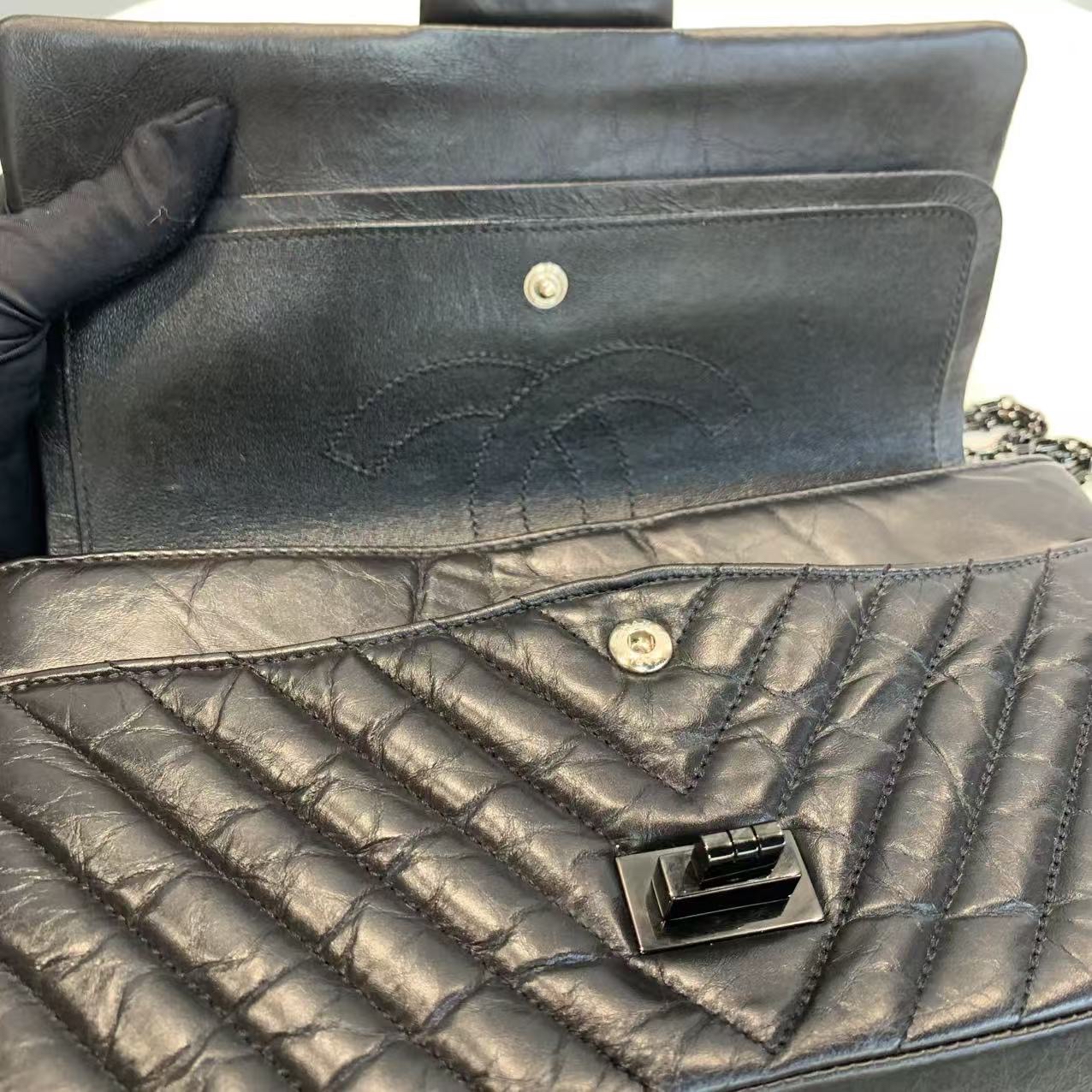 Chanel 香奈兒2.55中號 So Black 全黑牛皮 做舊風V紋 經典款鏈條斜挎包