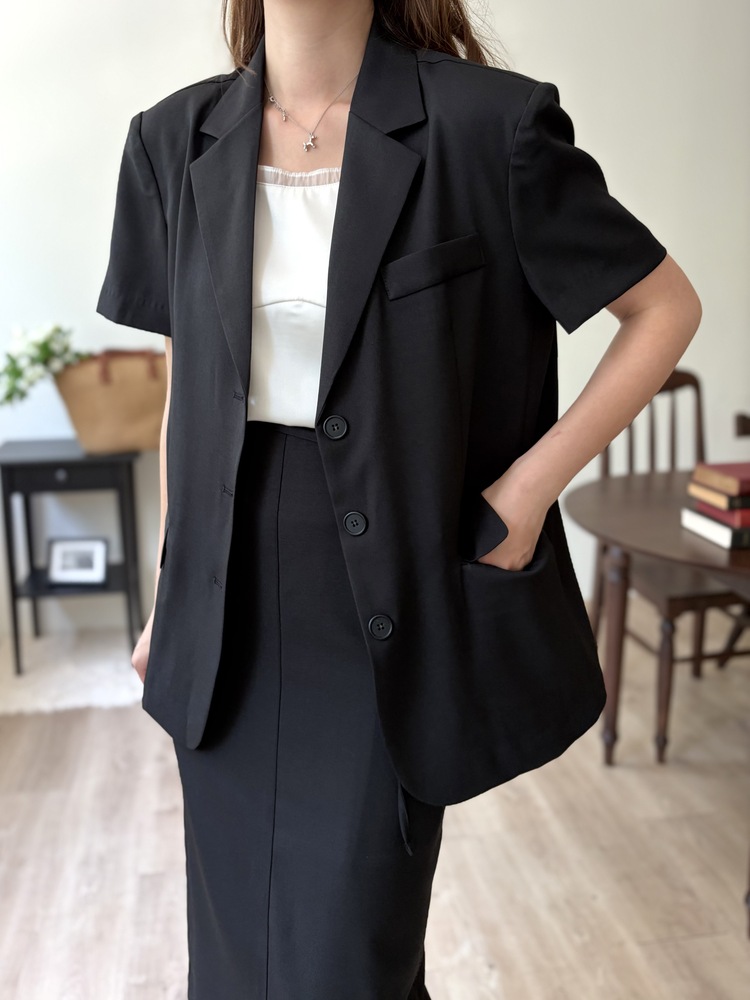 Noir Air Relaxed Blazer (Black)