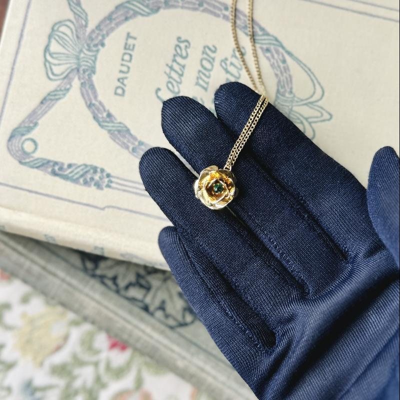 Vintage Dainty Golden Rose with Emerald Green Rhinestone Pendant Necklace (MT2070)